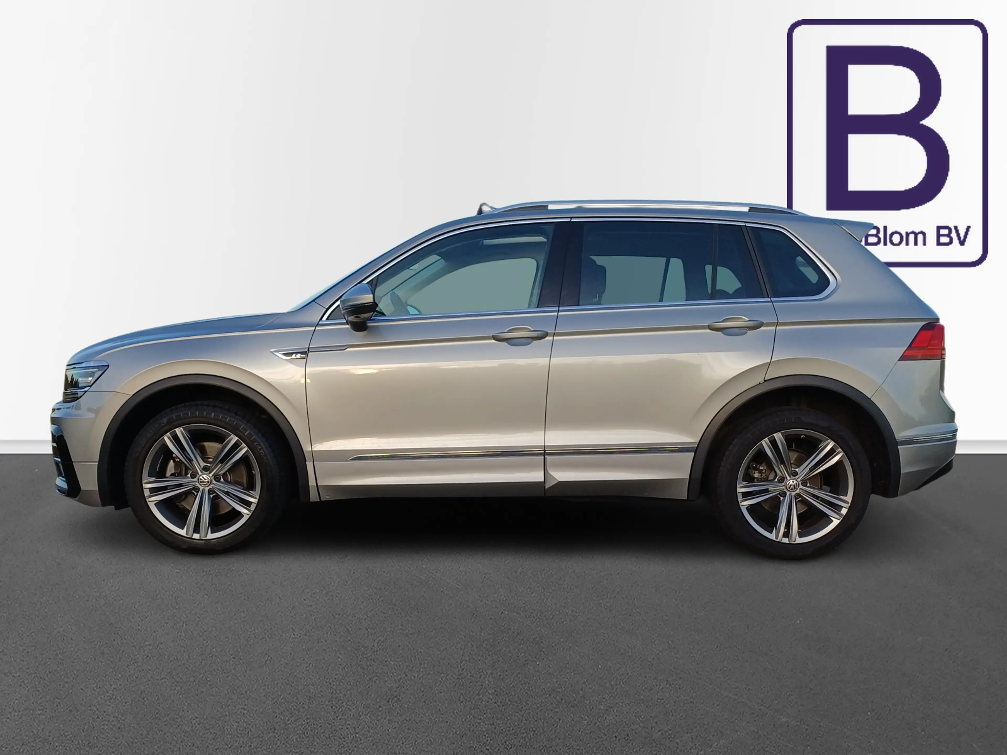 Volkswagen Tiguan 2.0 4Motion Highline Business R /Pano/Carplay/360 — photo 9
