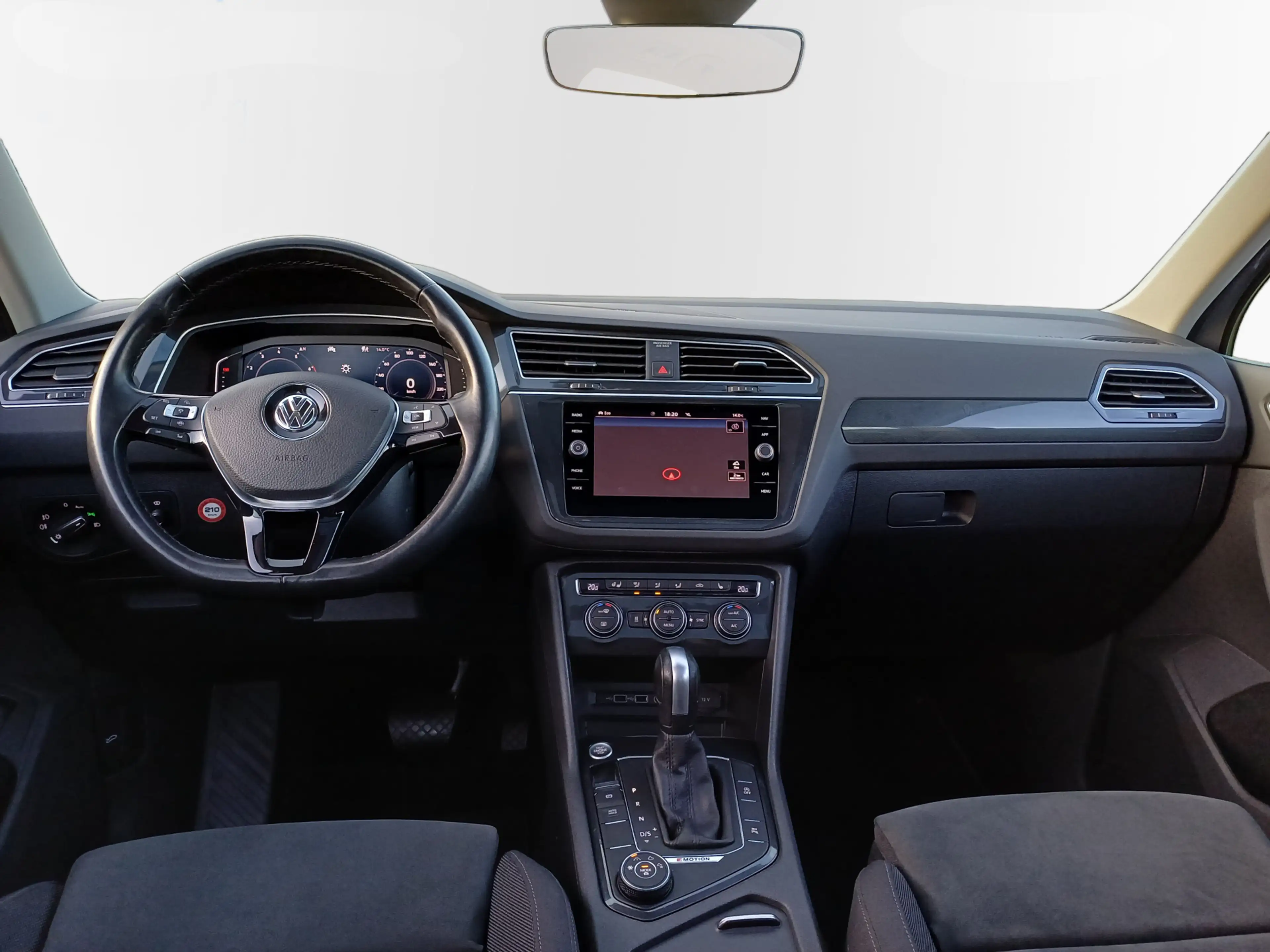 Volkswagen Tiguan 2.0 4Motion Highline Business R /Pano/Carplay/360 — photo 27