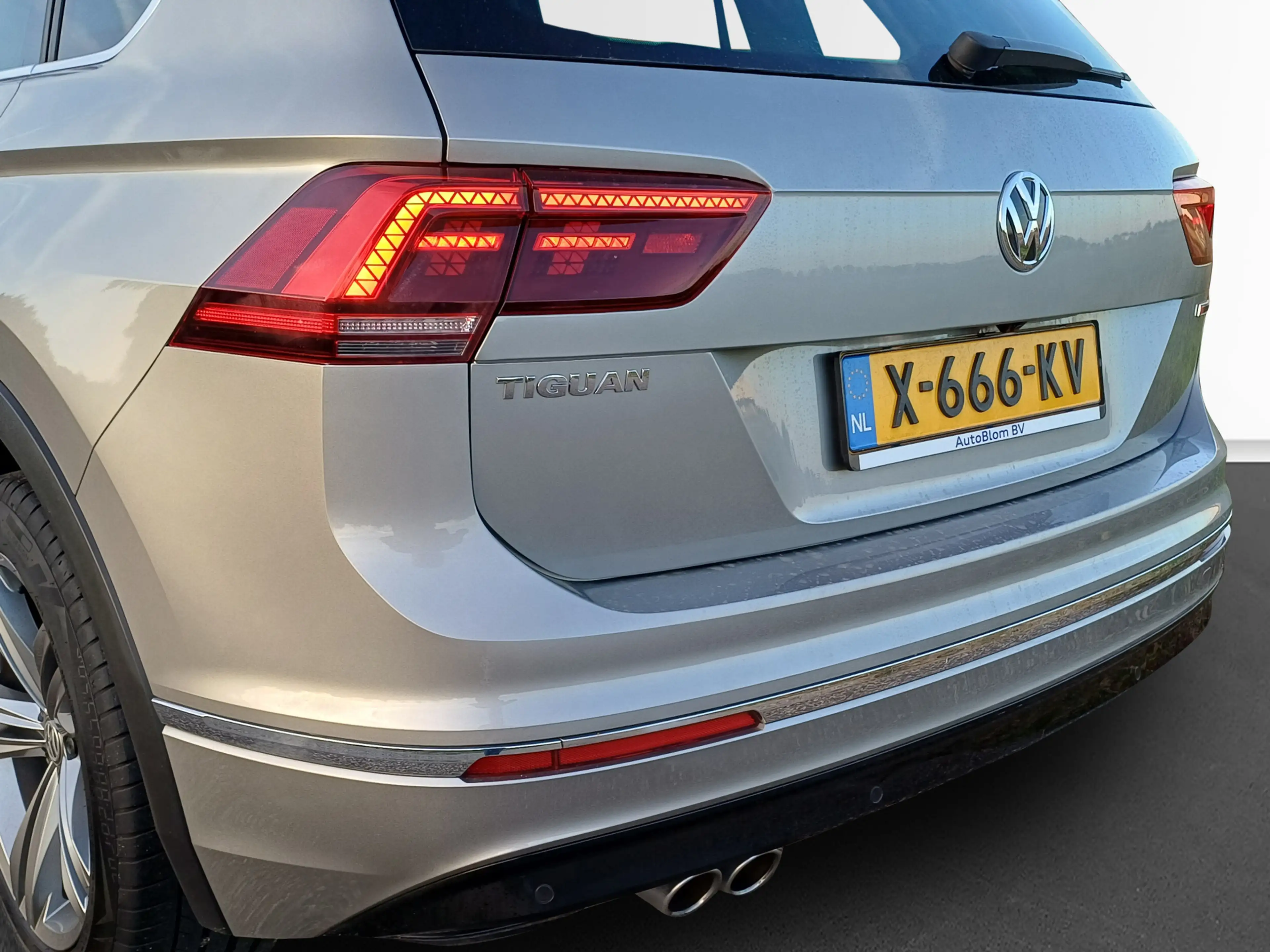 Volkswagen Tiguan 2.0 4Motion Highline Business R /Pano/Carplay/360 — photo 14