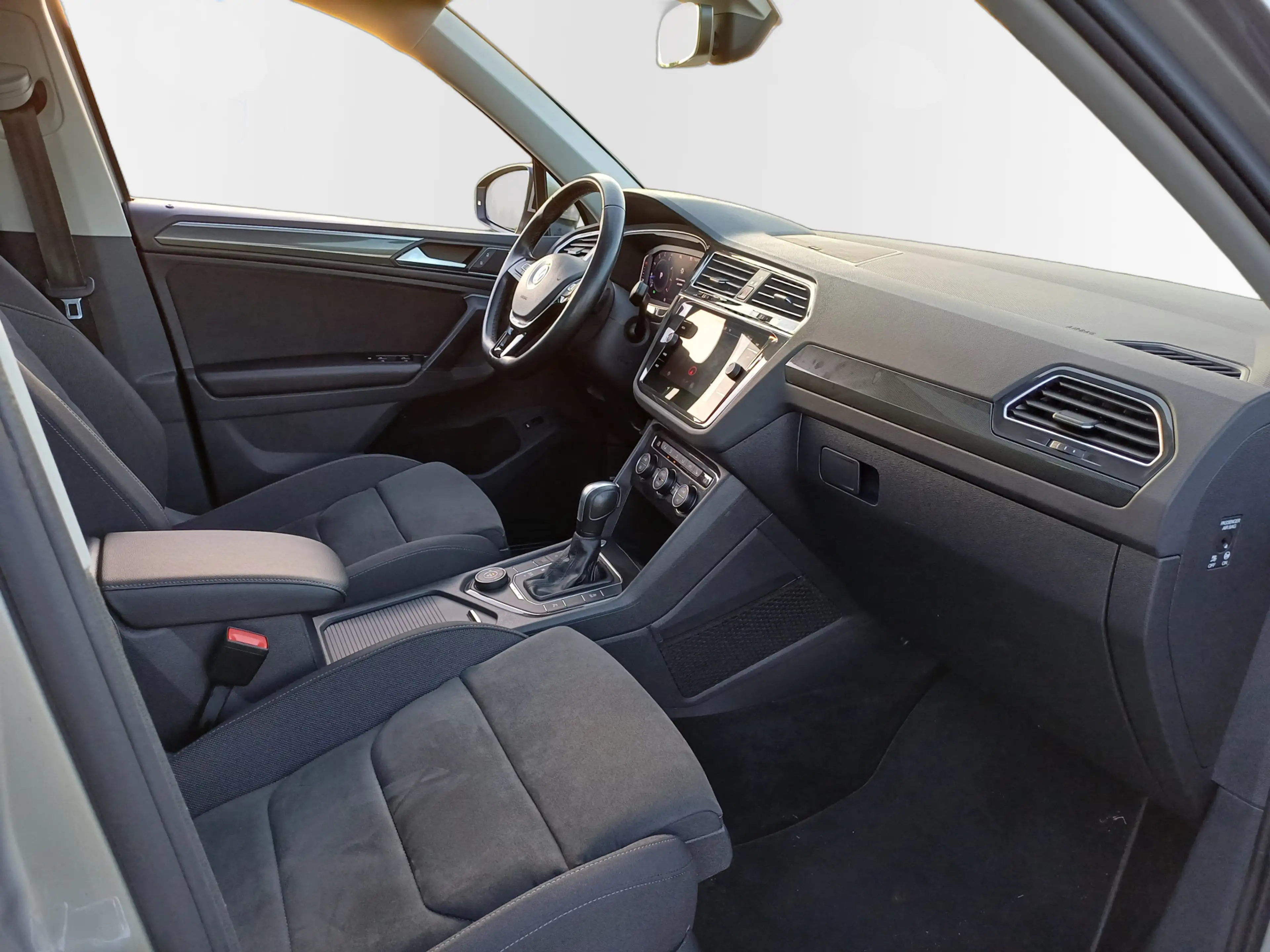 Volkswagen Tiguan 2.0 4Motion Highline Business R /Pano/Carplay/360 — photo 33