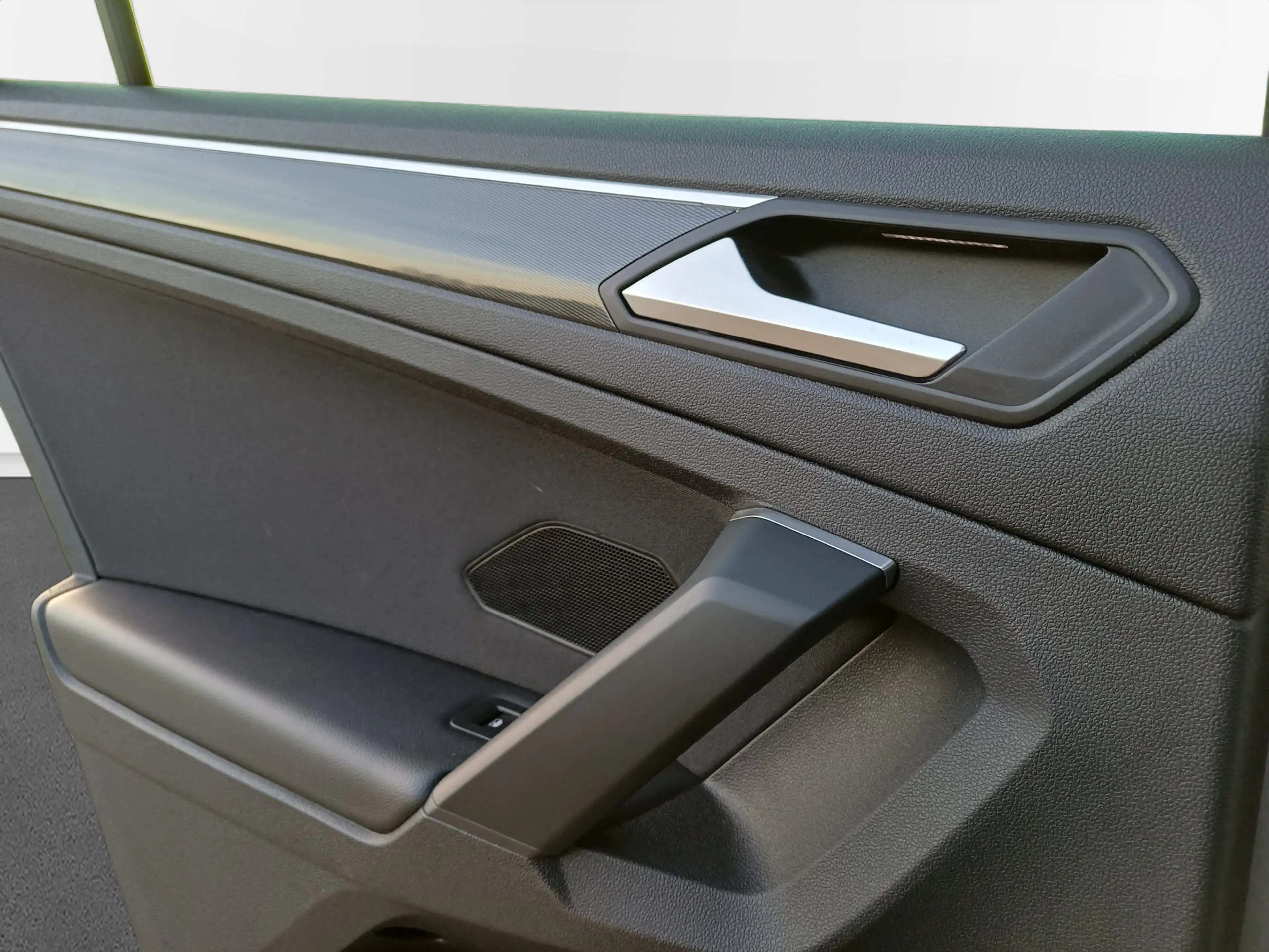 Volkswagen Tiguan 2.0 4Motion Highline Business R /Pano/Carplay/360 — photo 29