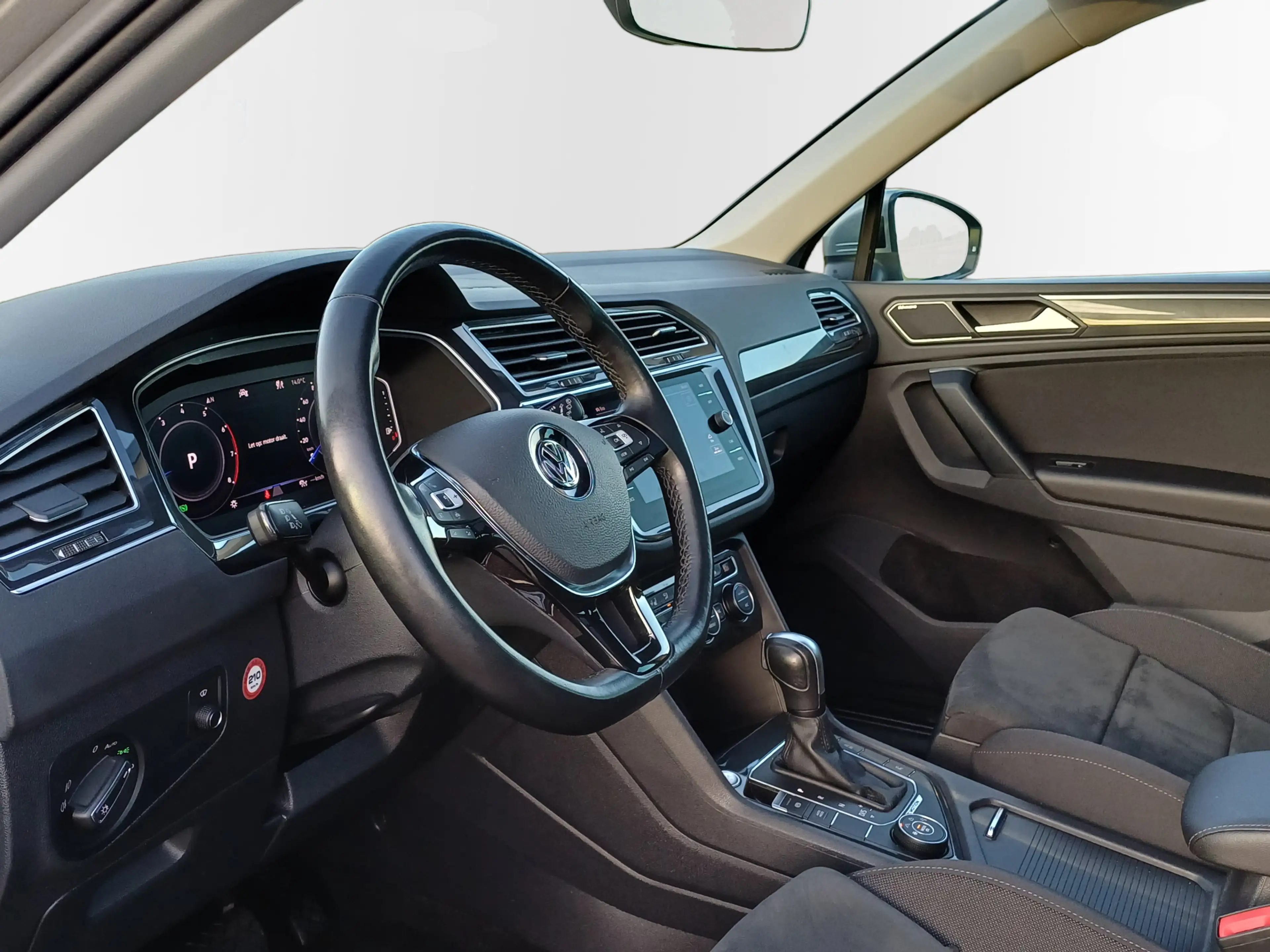 Volkswagen Tiguan 2.0 4Motion Highline Business R /Pano/Carplay/360 — photo 21