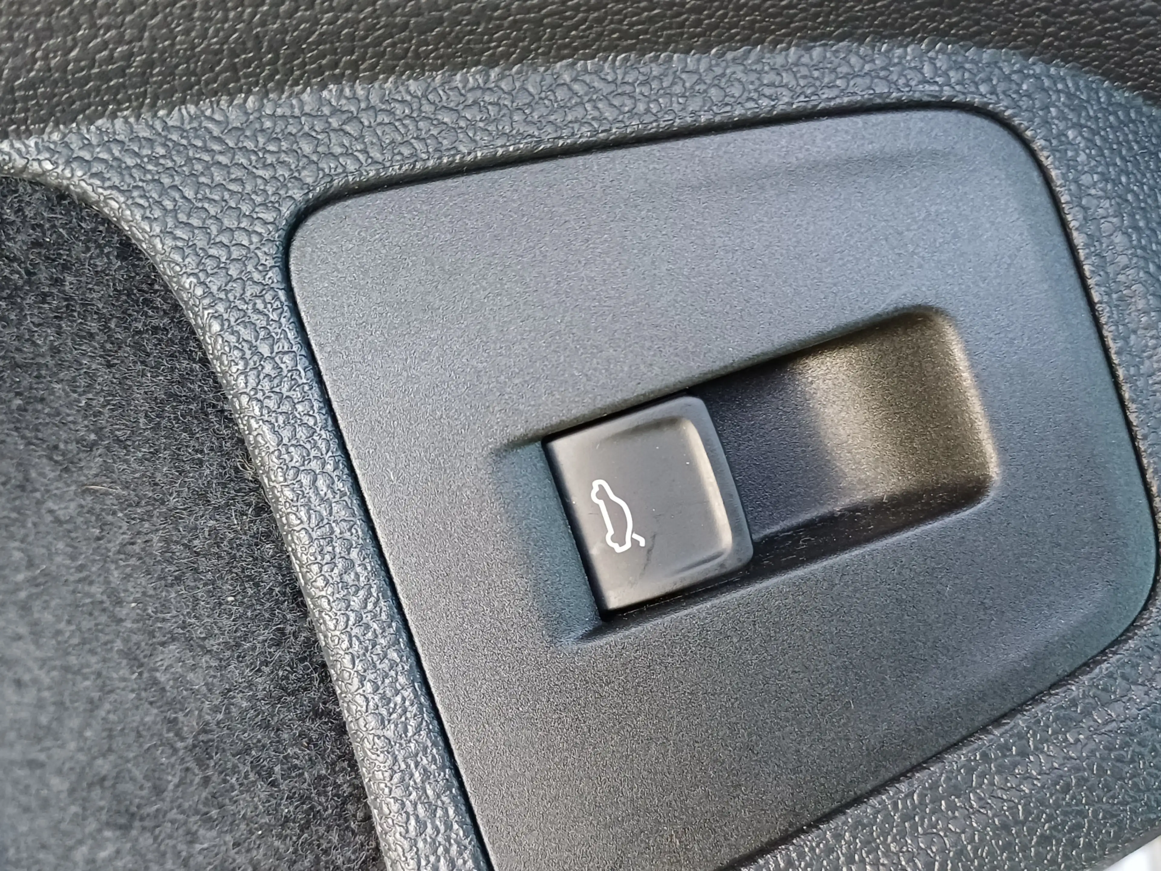 Volkswagen Tiguan 2.0 4Motion Highline Business R /Pano/Carplay/360 — photo 24