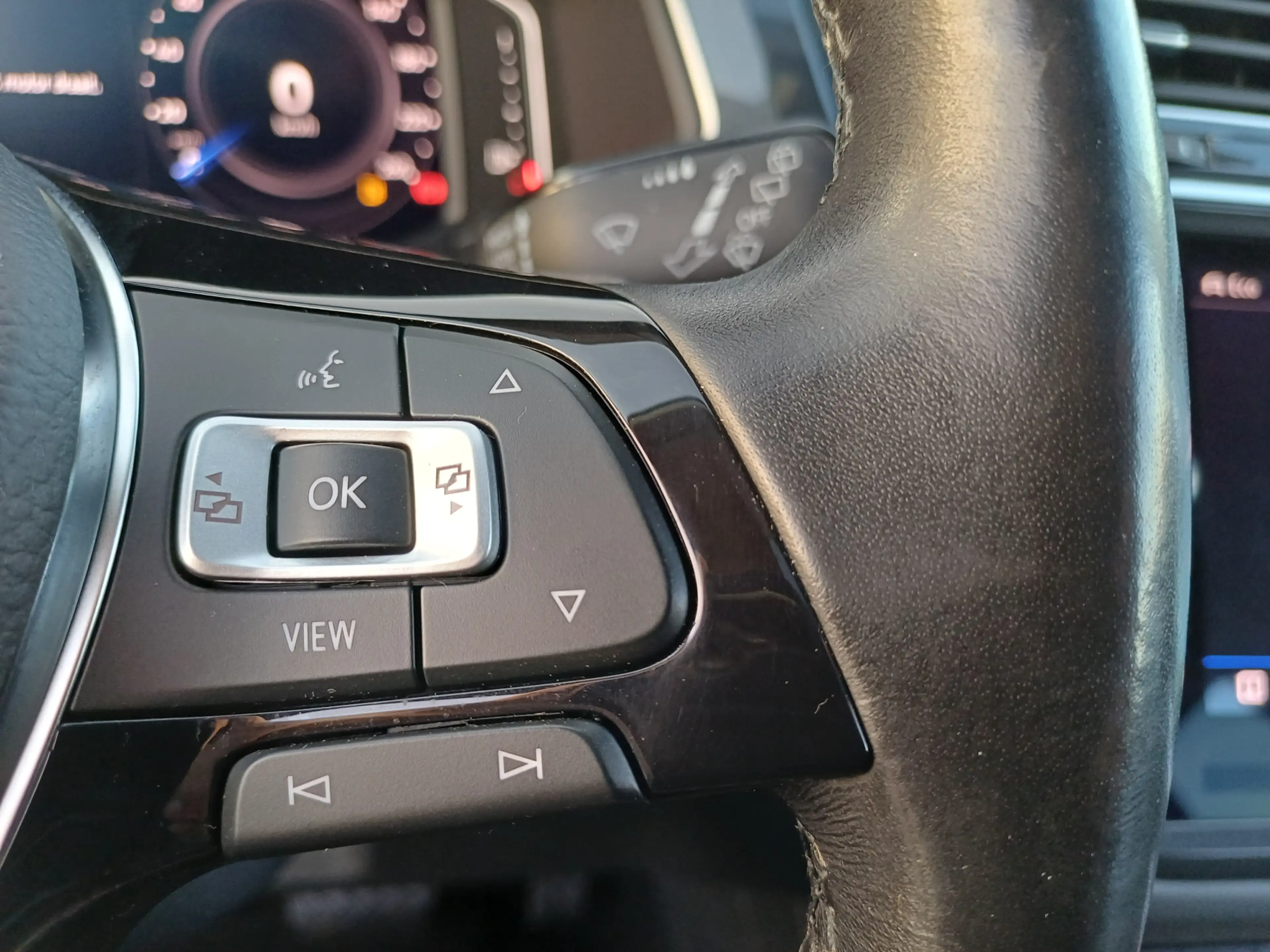 Volkswagen Tiguan 2.0 4Motion Highline Business R /Pano/Carplay/360 — photo 44