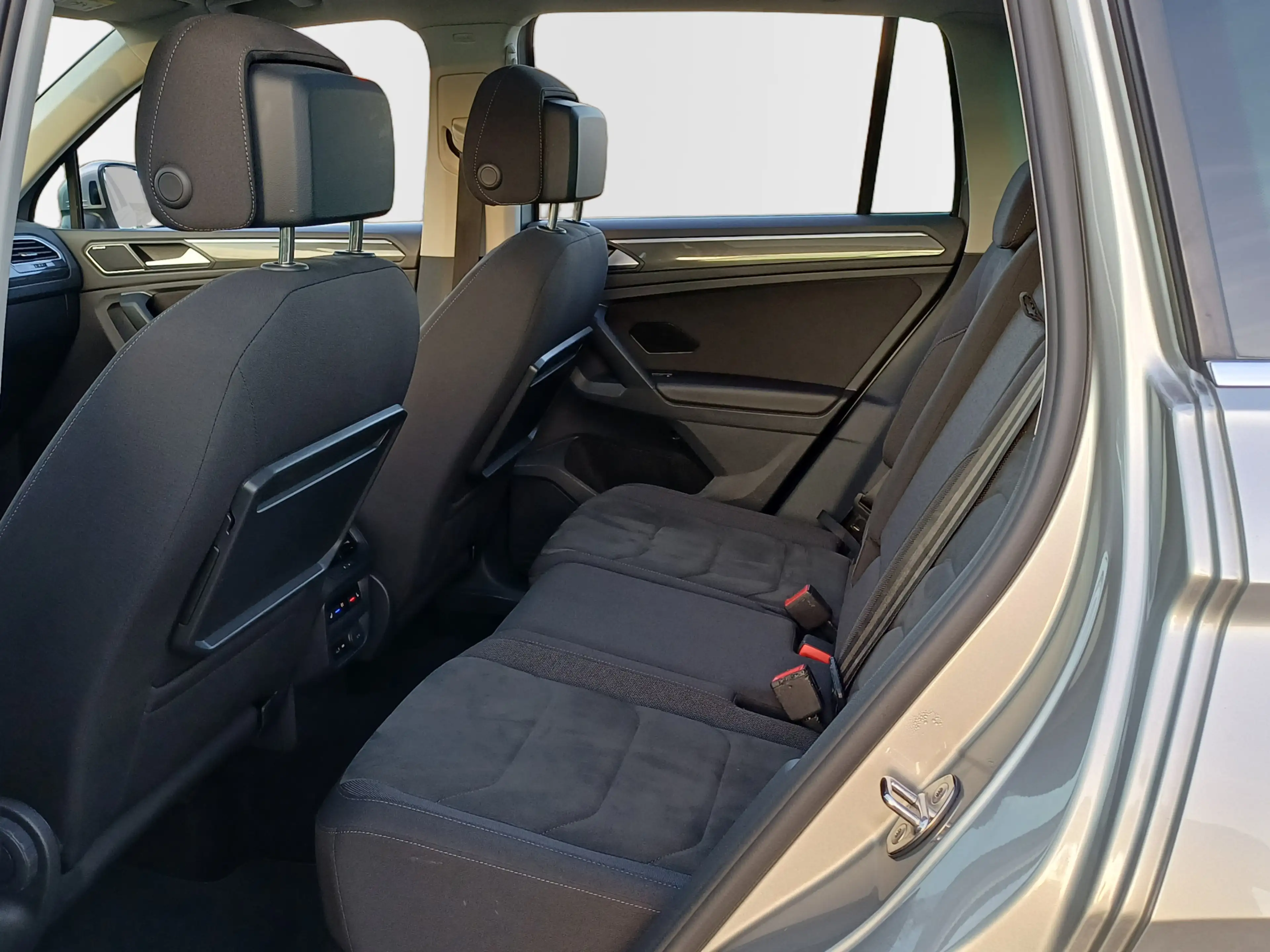 Volkswagen Tiguan 2.0 4Motion Highline Business R /Pano/Carplay/360 — photo 26