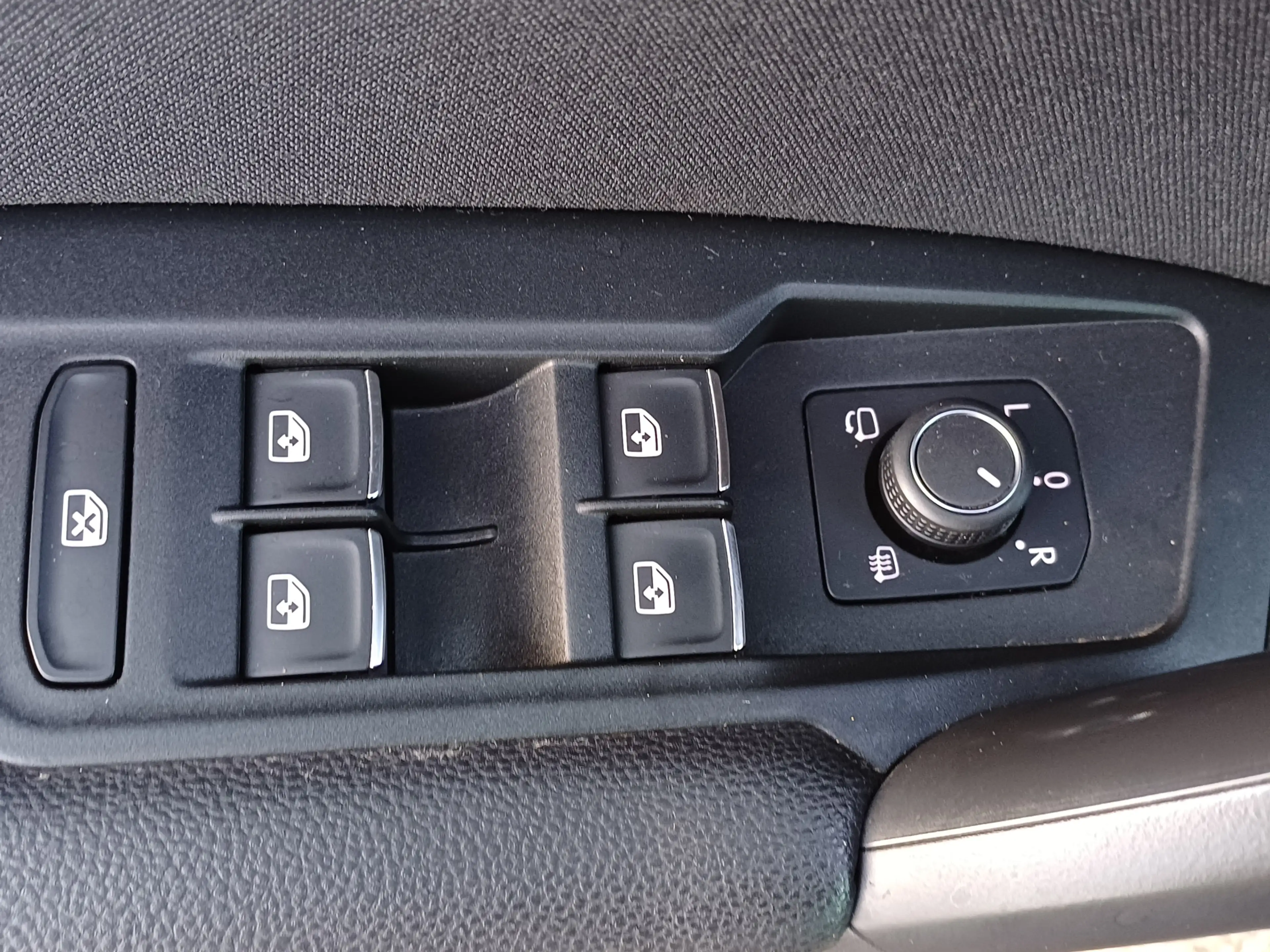 Volkswagen Tiguan 2.0 4Motion Highline Business R /Pano/Carplay/360 — photo 22