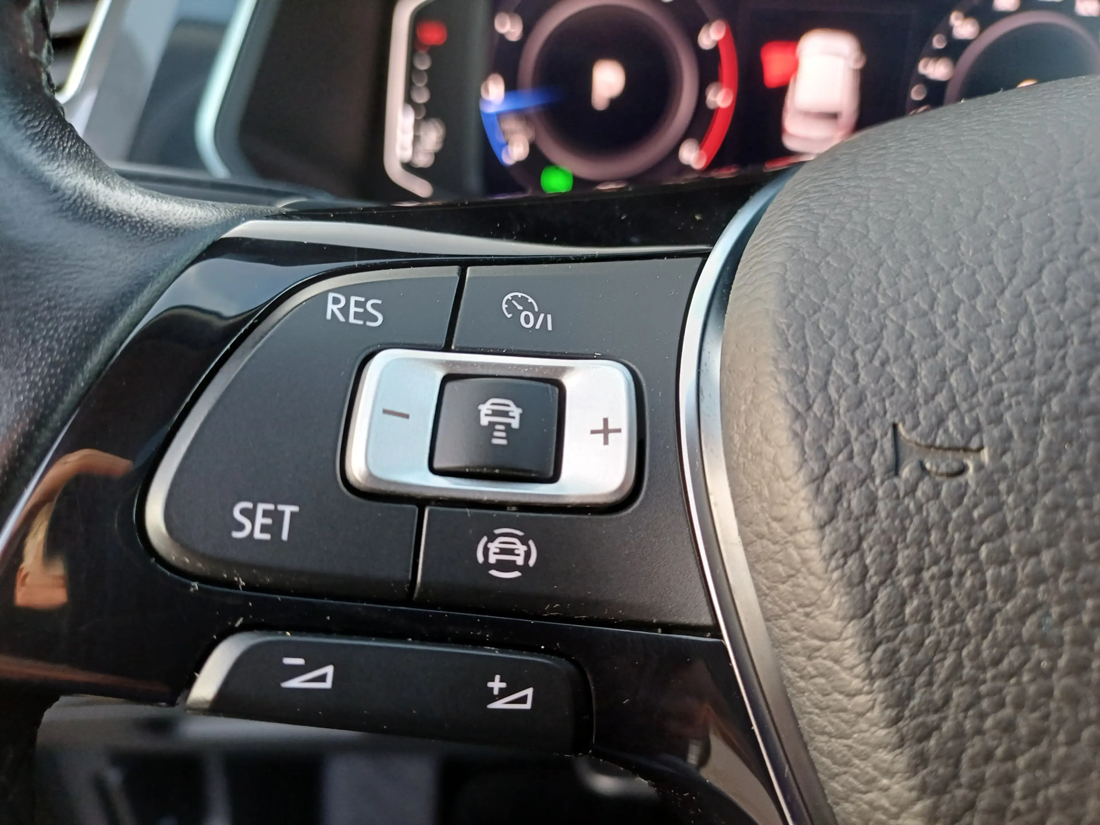 Volkswagen Tiguan 2.0 4Motion Highline Business R /Pano/Carplay/360 — photo 45