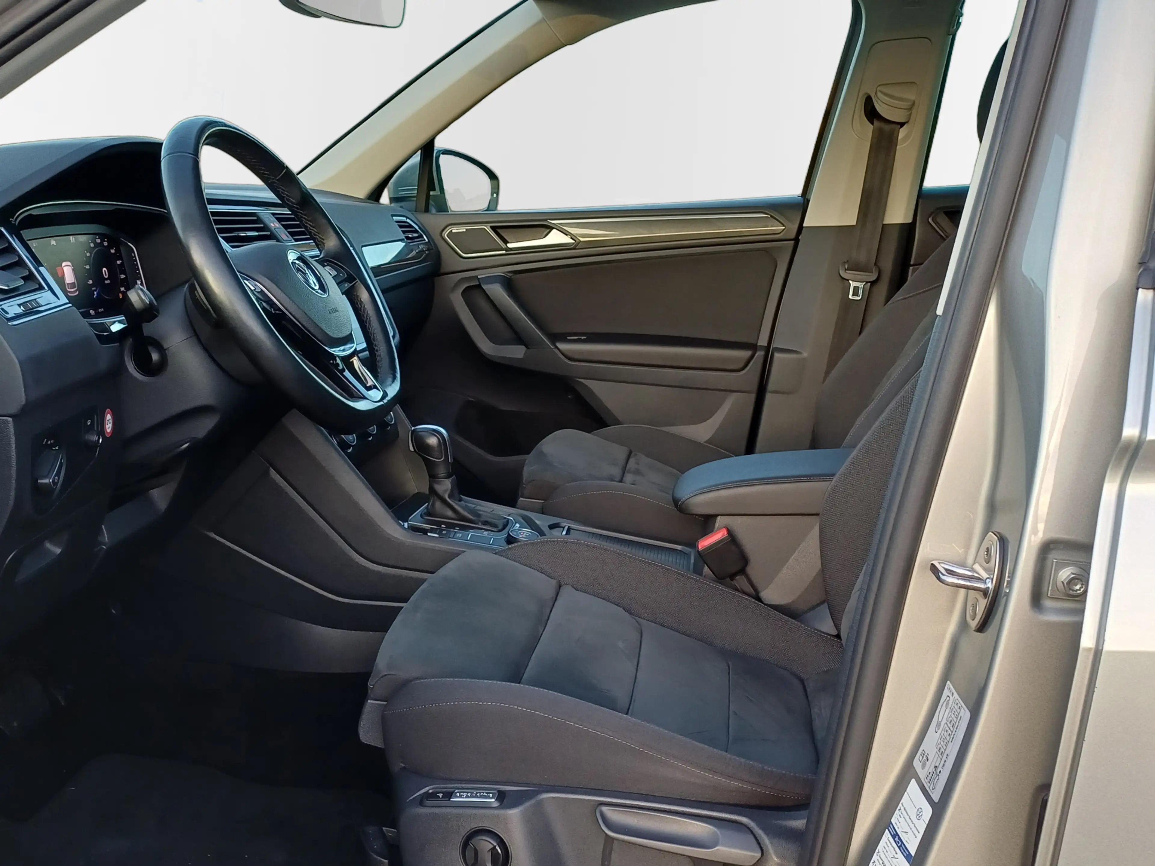 Volkswagen Tiguan 2.0 4Motion Highline Business R /Pano/Carplay/360 — photo 2