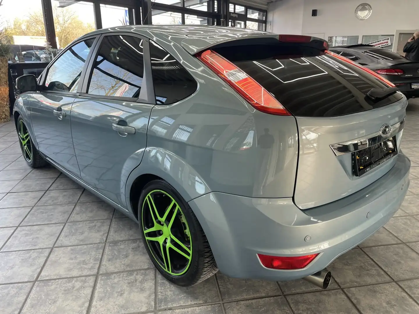 Ford Focus 1.6 Titanium, Leder, Bluetooth Grau - 2
