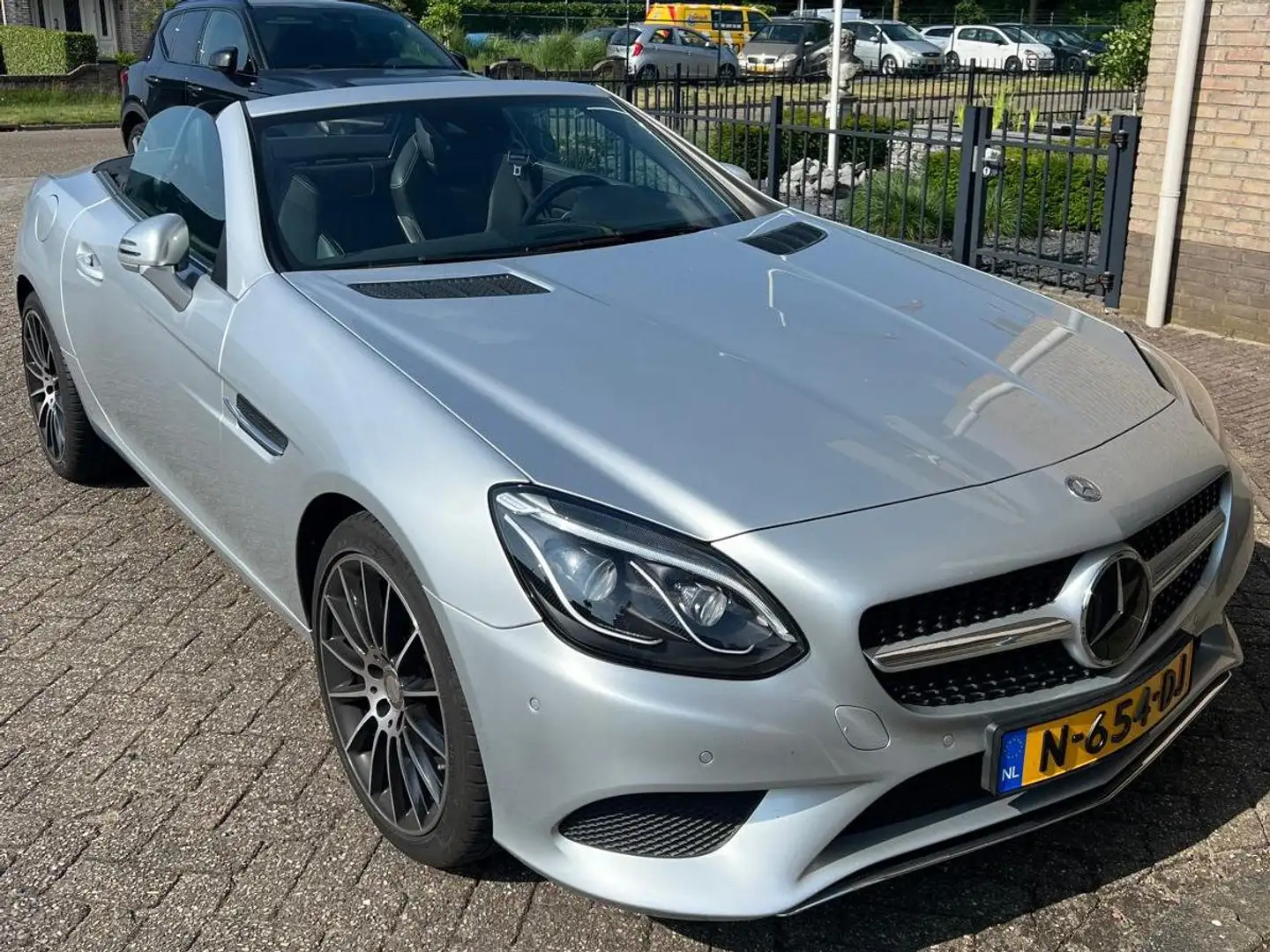 Mercedes-Benz SLC 180 SLC 180 Серебристый - 1
