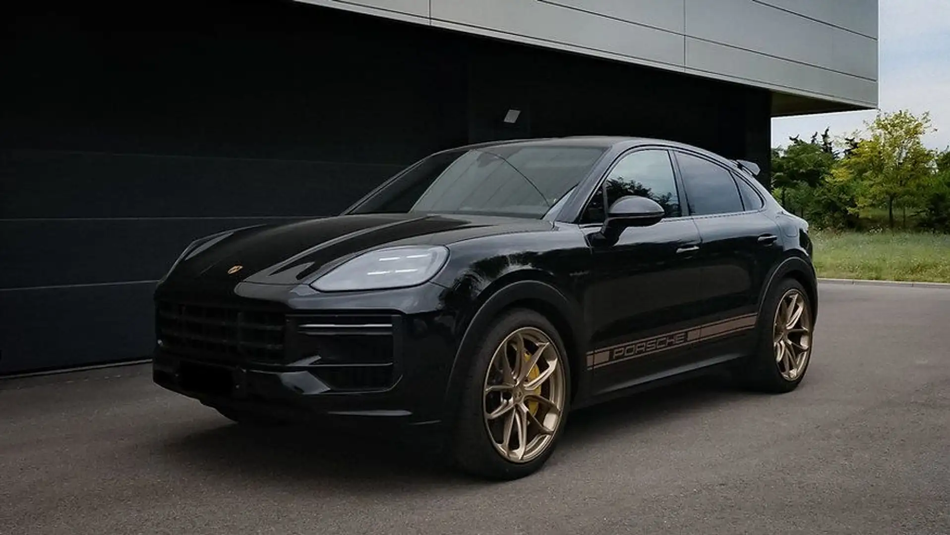 Porsche Cayenne III (2) COUPE E-HYBRID 4.0 V8 739 TURBO PACK GT Černá - 2