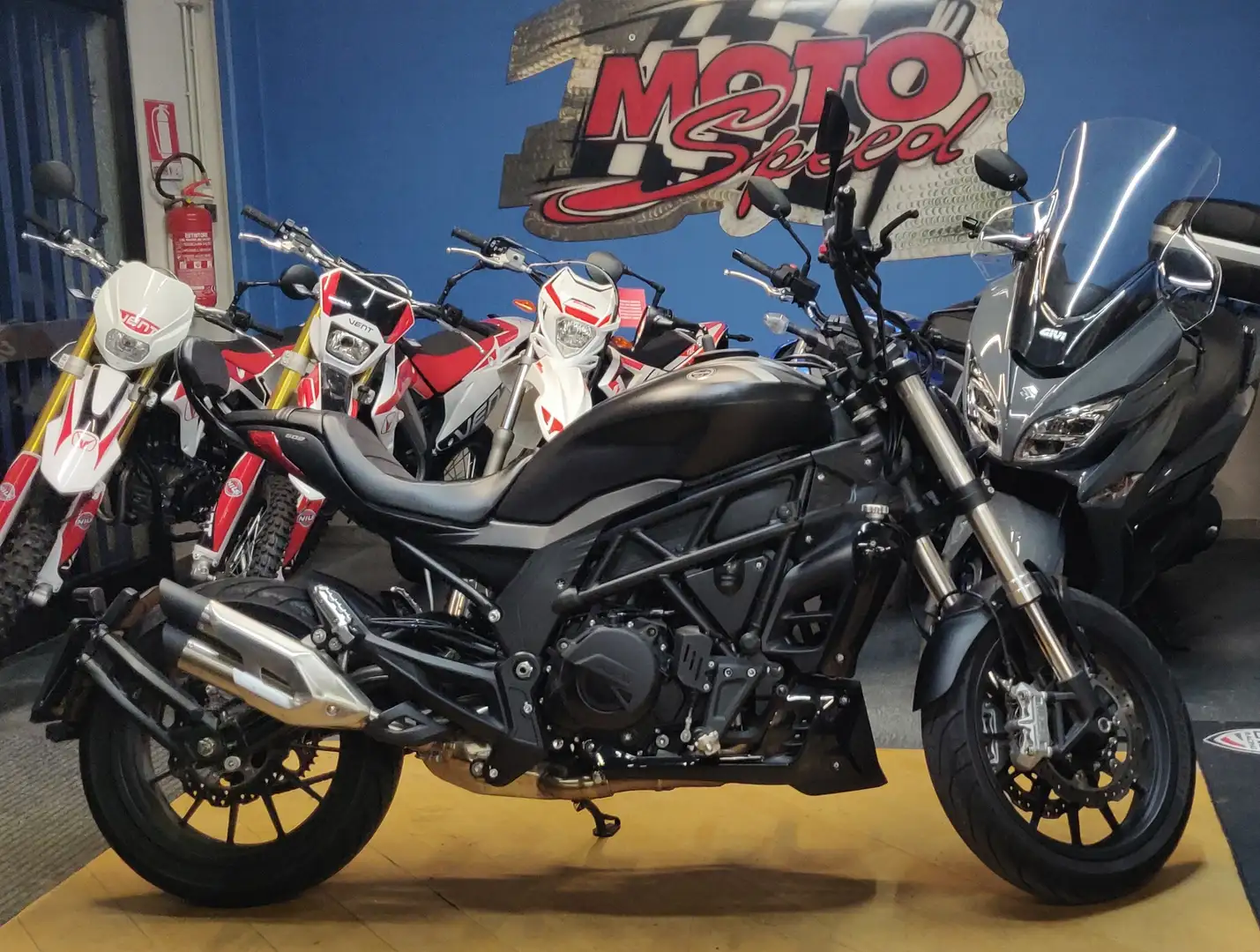 Benelli 502C Cruiser Nero - 1
