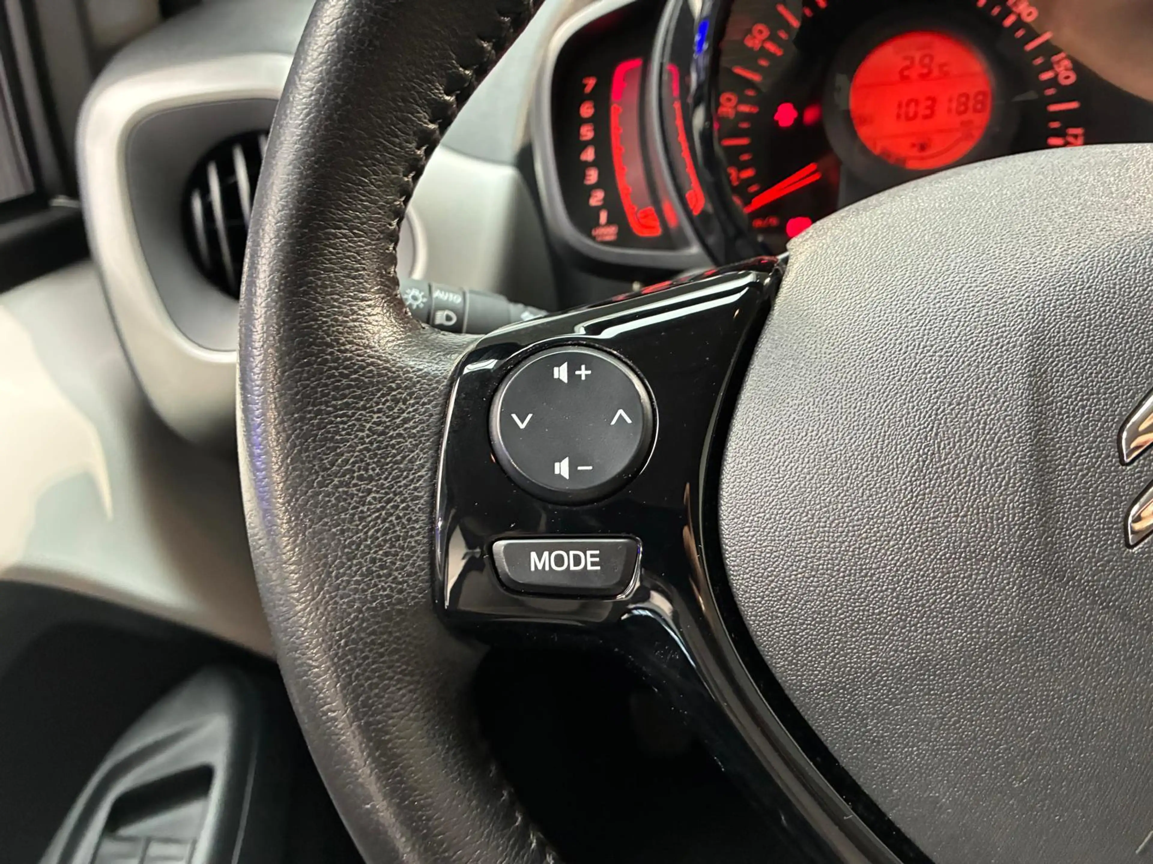 Citroen C1 1.0 e-VTi Shine | Airco | Camera | Lichtmetalen ve — photo 13