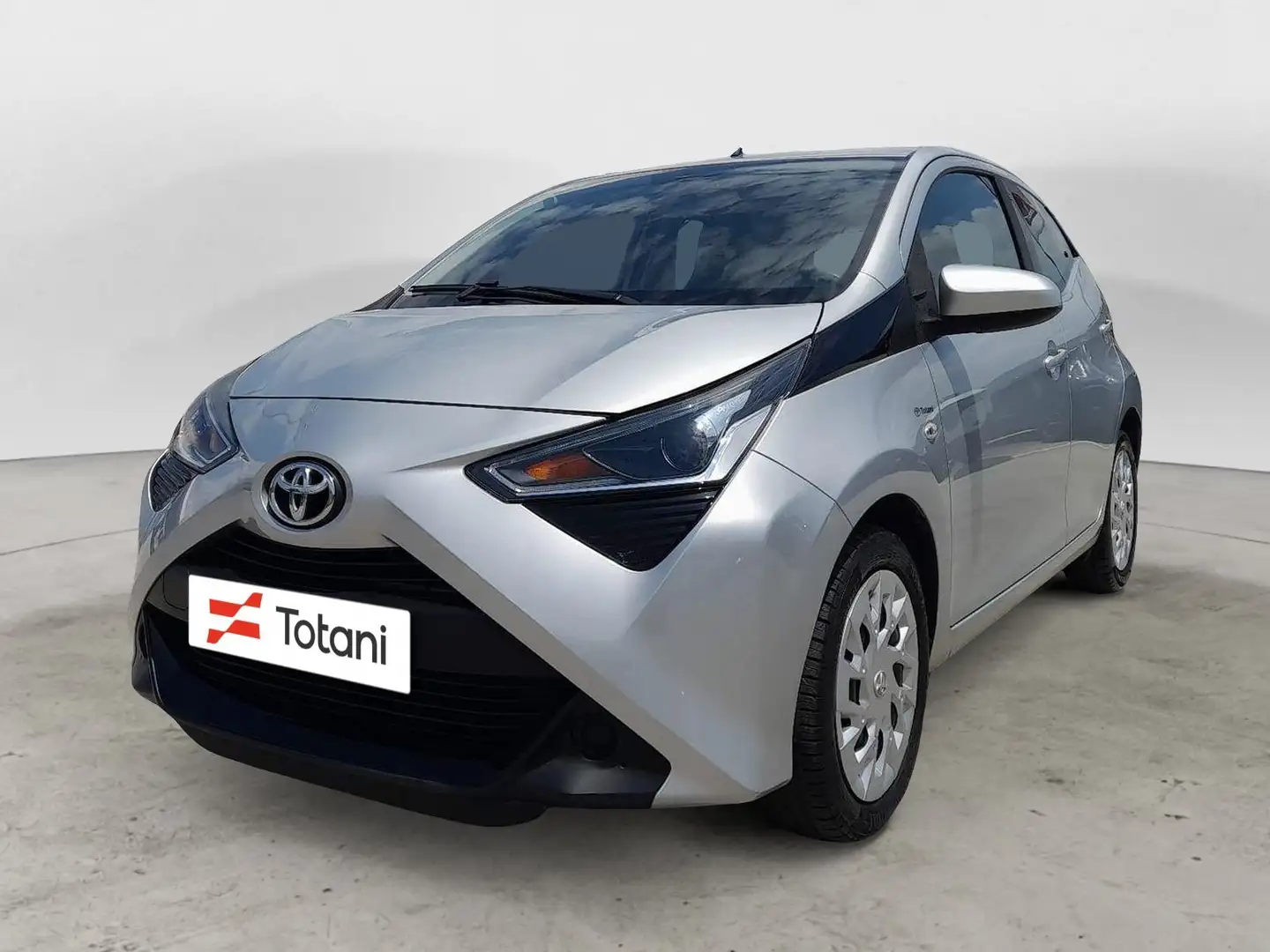 Toyota Aygo II 2018 5p 5p 1.0 x-play 72cv Silber - 1
