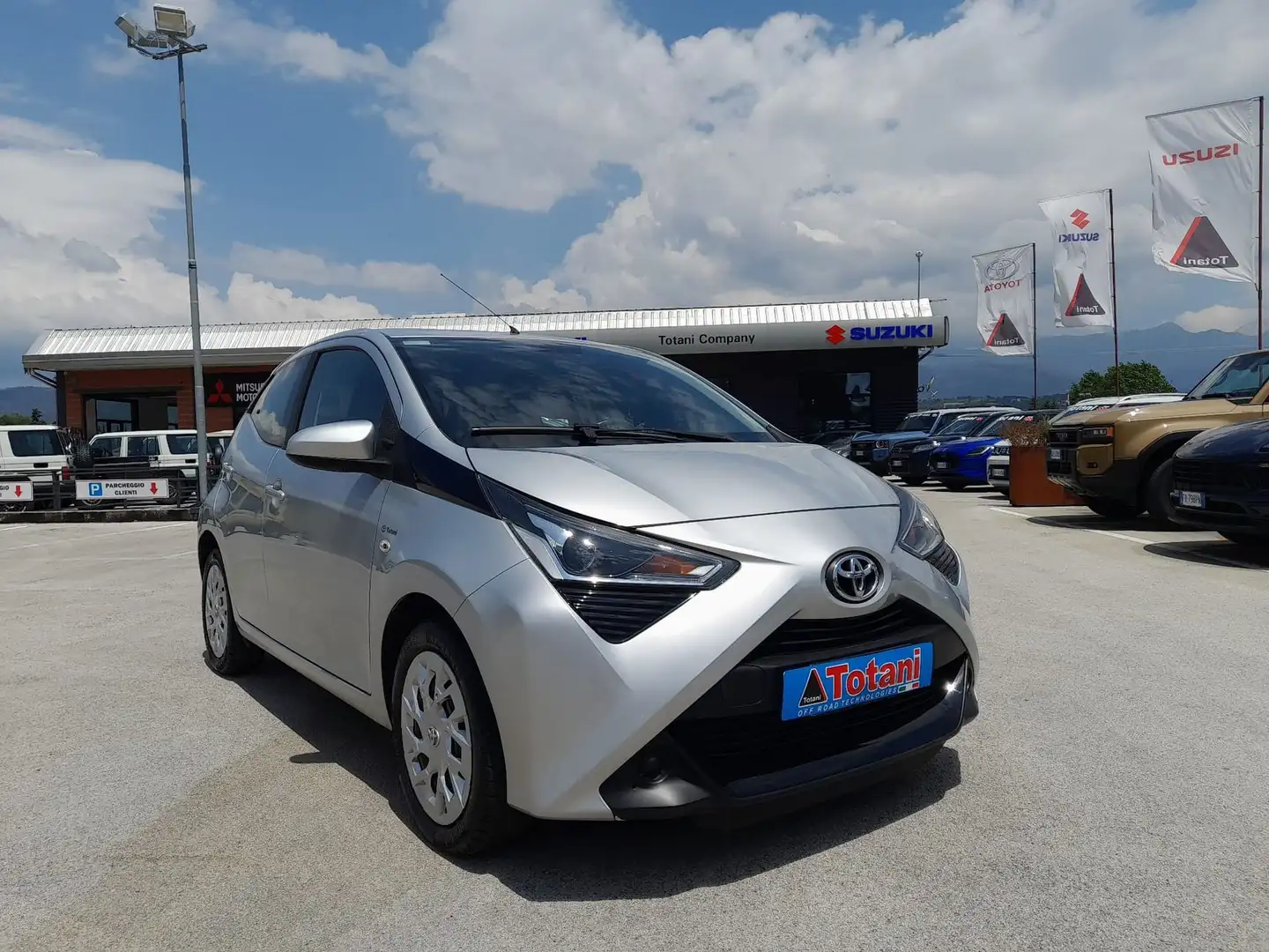 Toyota Aygo II 2018 5p 5p 1.0 x-play 72cv Silber - 2