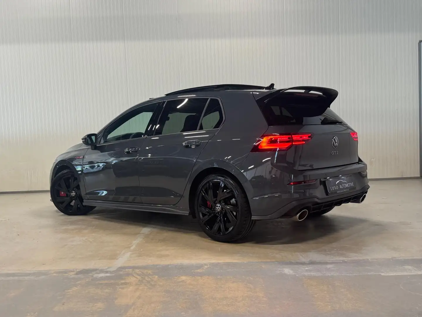 Volkswagen Golf GTI 2.0 TSI Clubsport | PANO | IQ LIGHTS | CAMERA | AM Grijs - 2