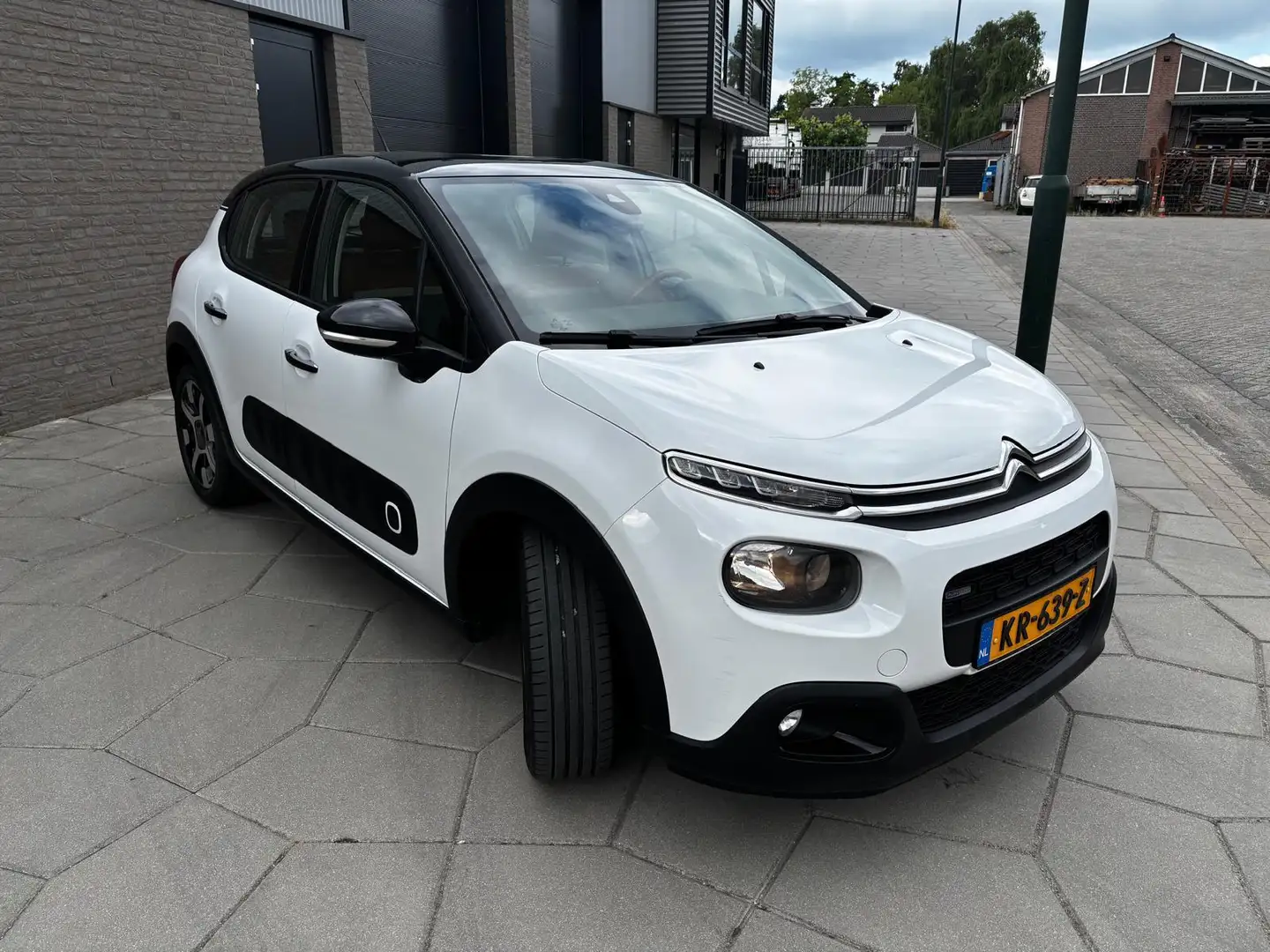 Citroen C3 1.2 PureTech S&S Shine| Frisse C3 vlotte Oranje ac Wit - 2