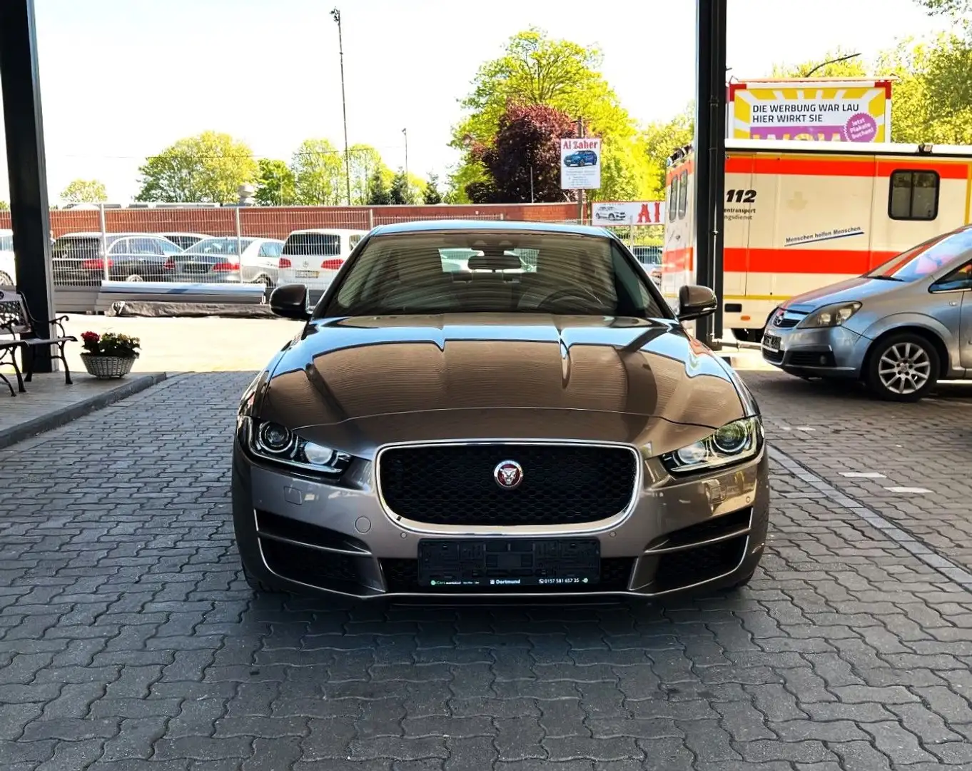 Jaguar XE Pure/Leder/Xenon/20T/Navi/2,0 Ltr./TOP Or - 2