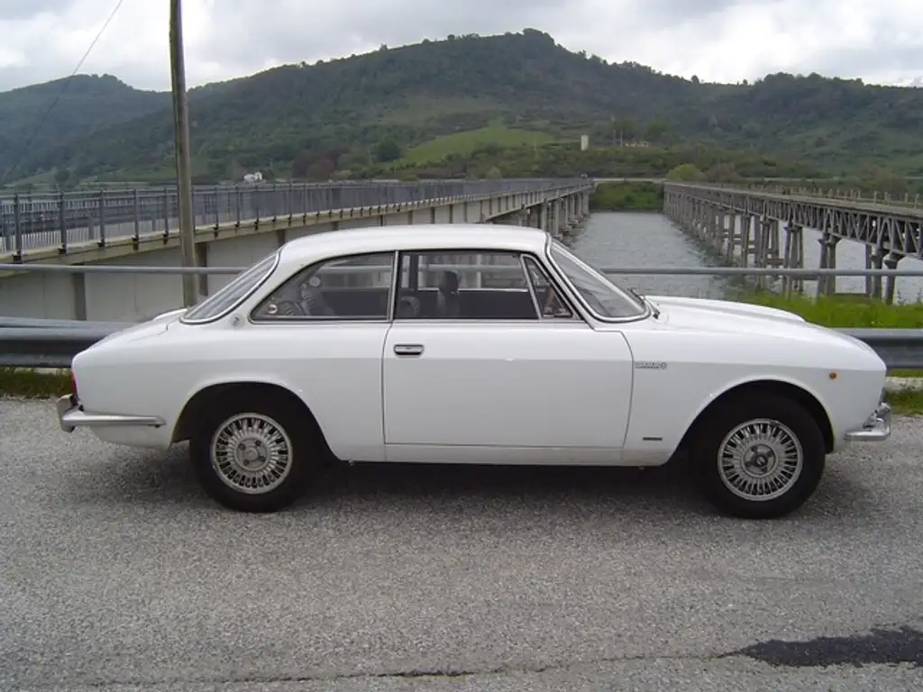 Alfa Romeo GTV 1971 из Европы — купить под ключ
