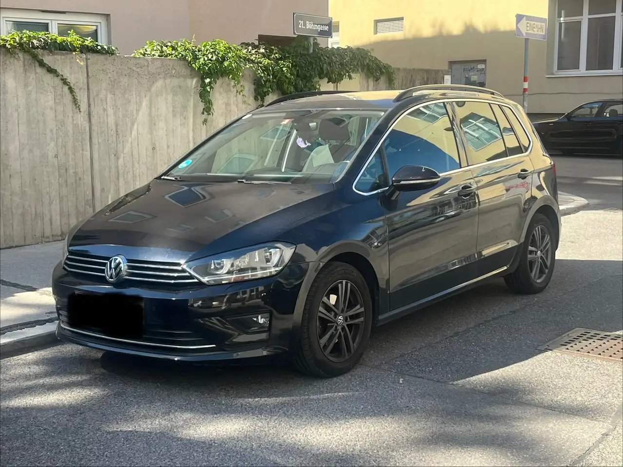 Volkswagen Golf Sportsvan Golf Sportsvan Highline BMT 1,2 TSI DSG Highline — photo 1 of 11