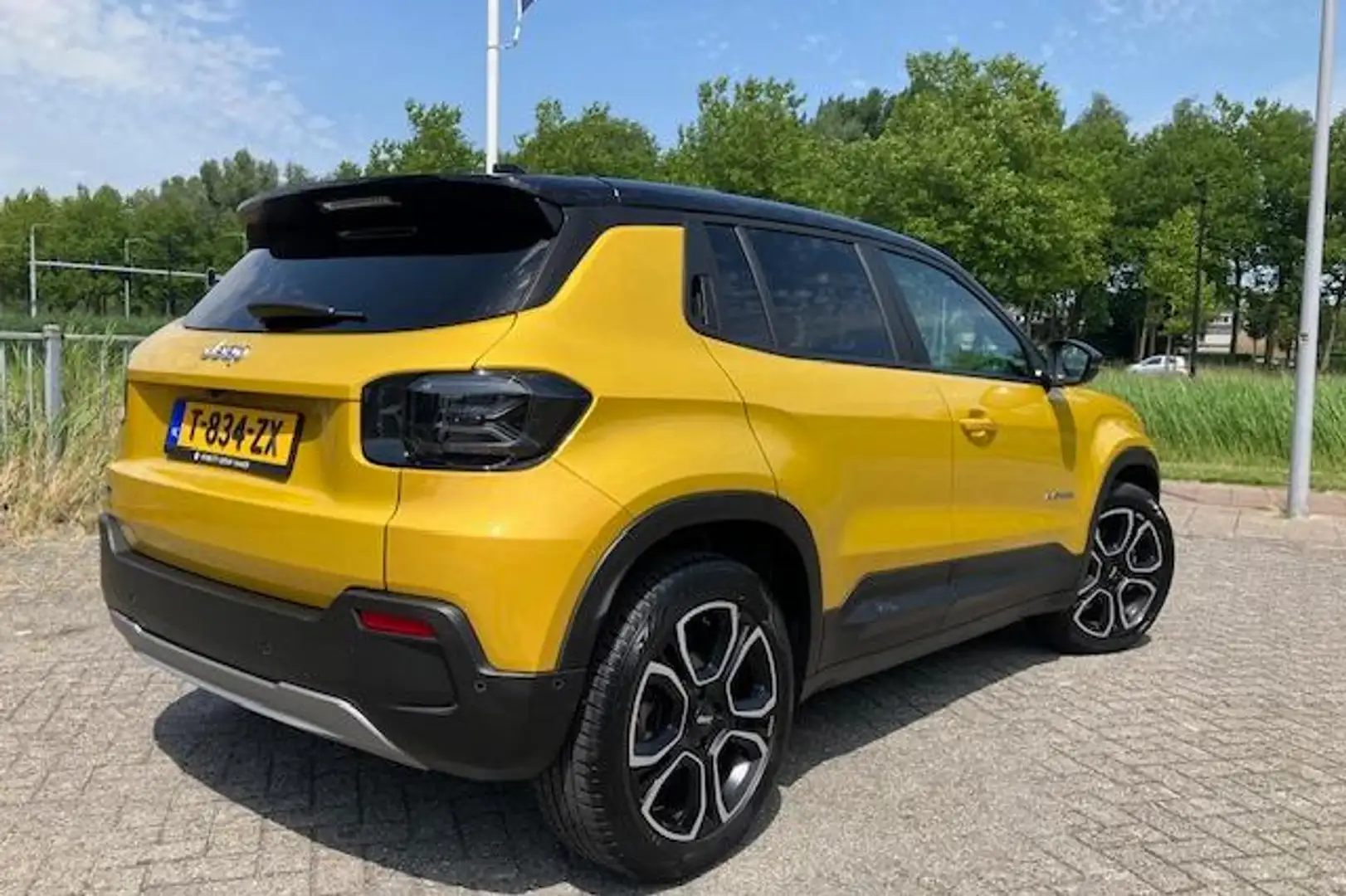 Jeep Avenger 1st Edition 54 kWh Automaat Geel - 2