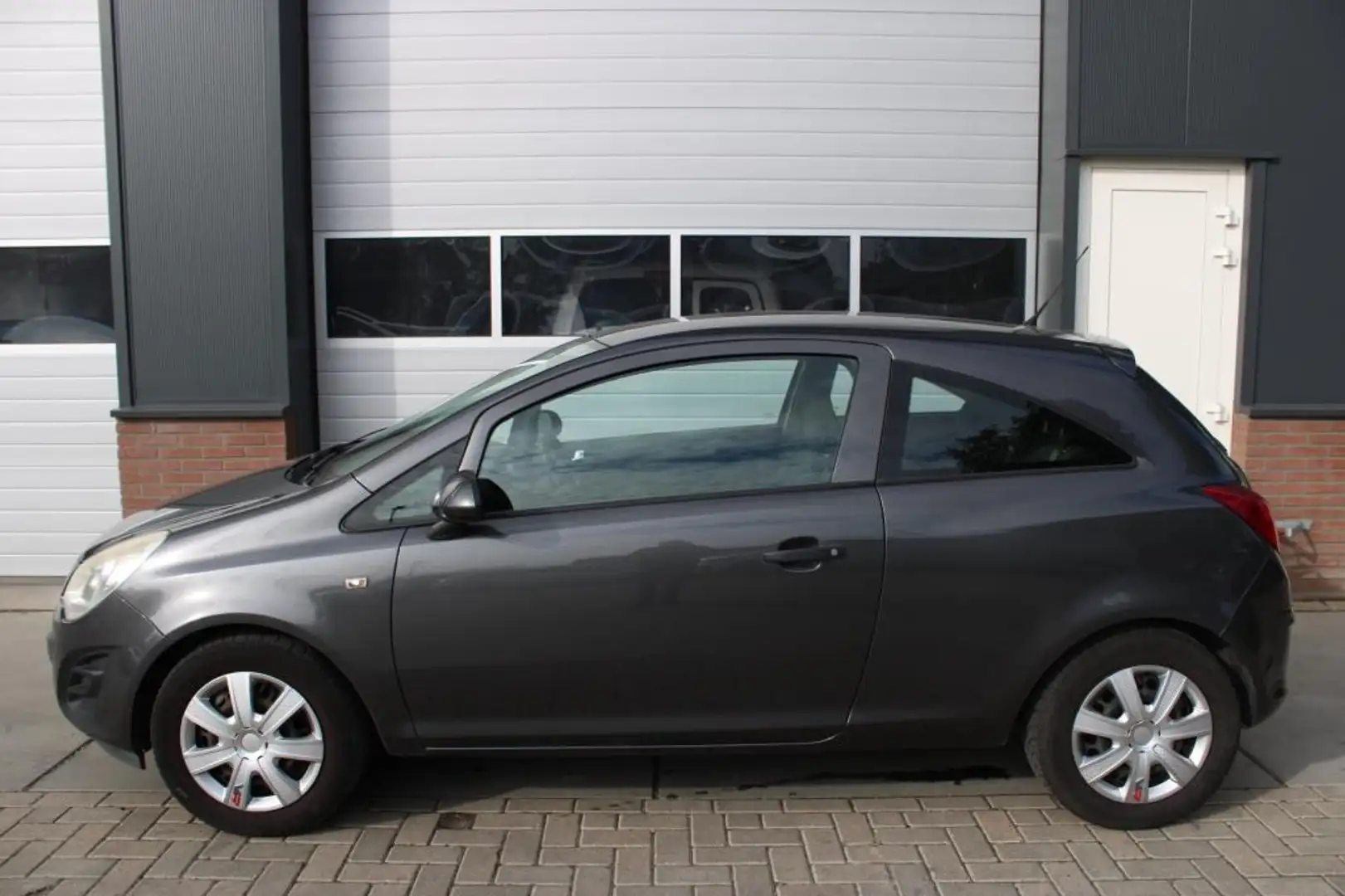 Opel Corsa 1.2-16V Anniversary Edition | Nieuw binnen! | 12 M Grijs - 2