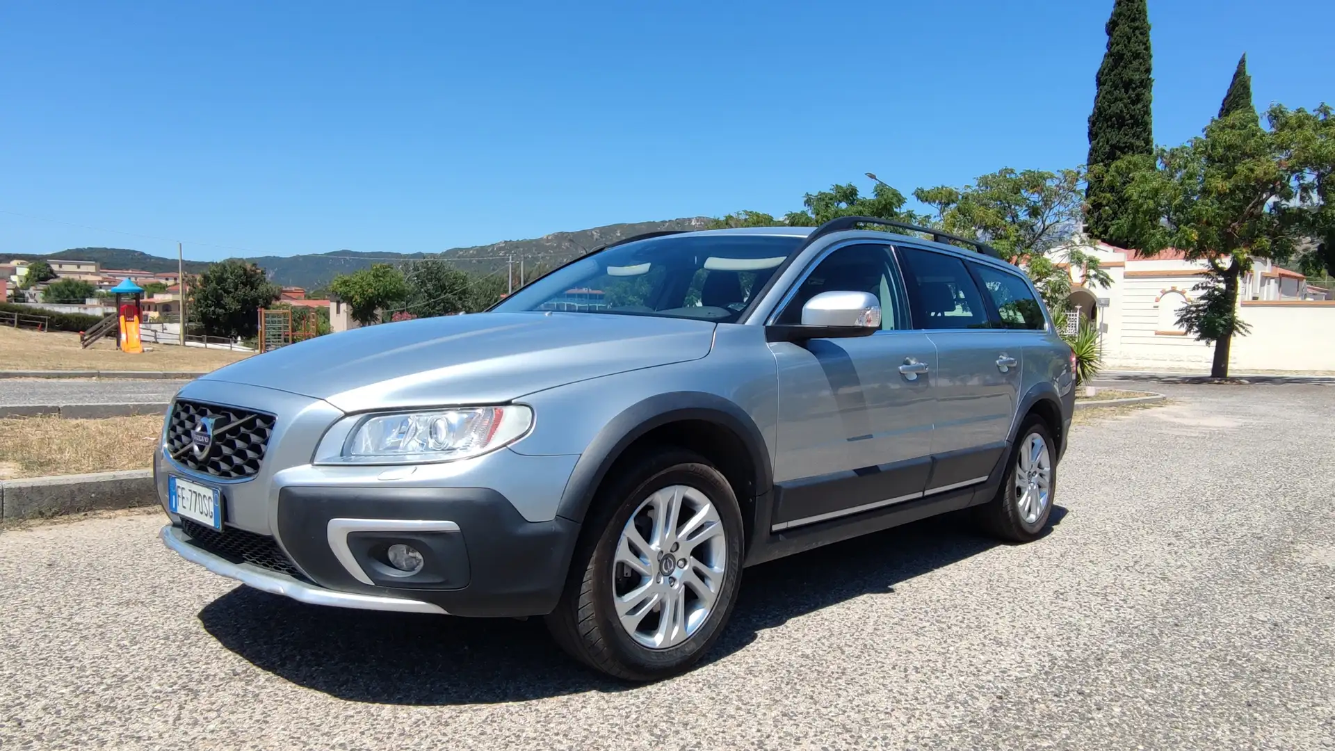 Volvo XC70 XC70 2.4 d4 Business awd 181cv geartronic Plateado - 2