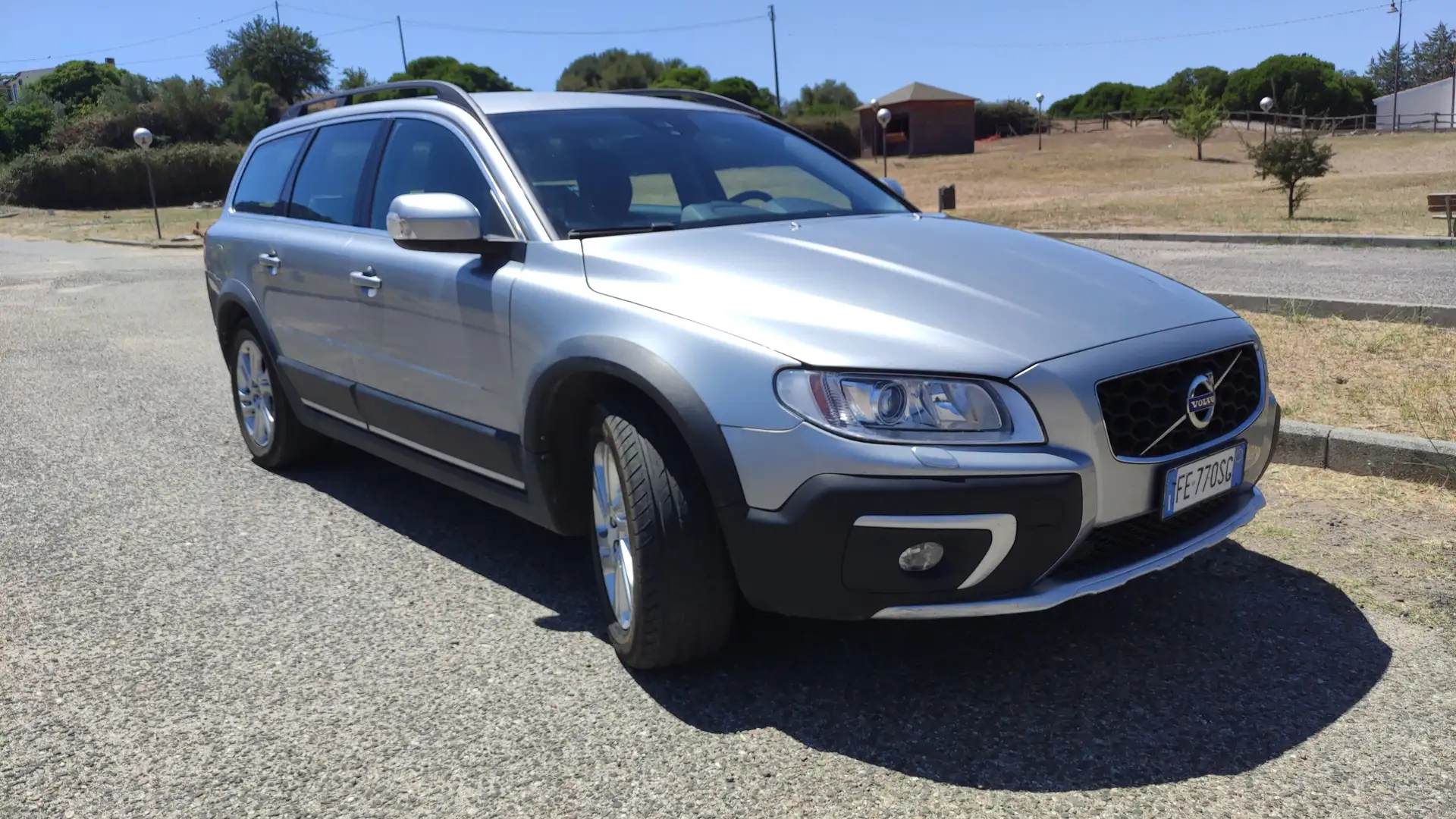 Volvo XC70 XC70 2.4 d4 Business awd 181cv geartronic Plateado - 1