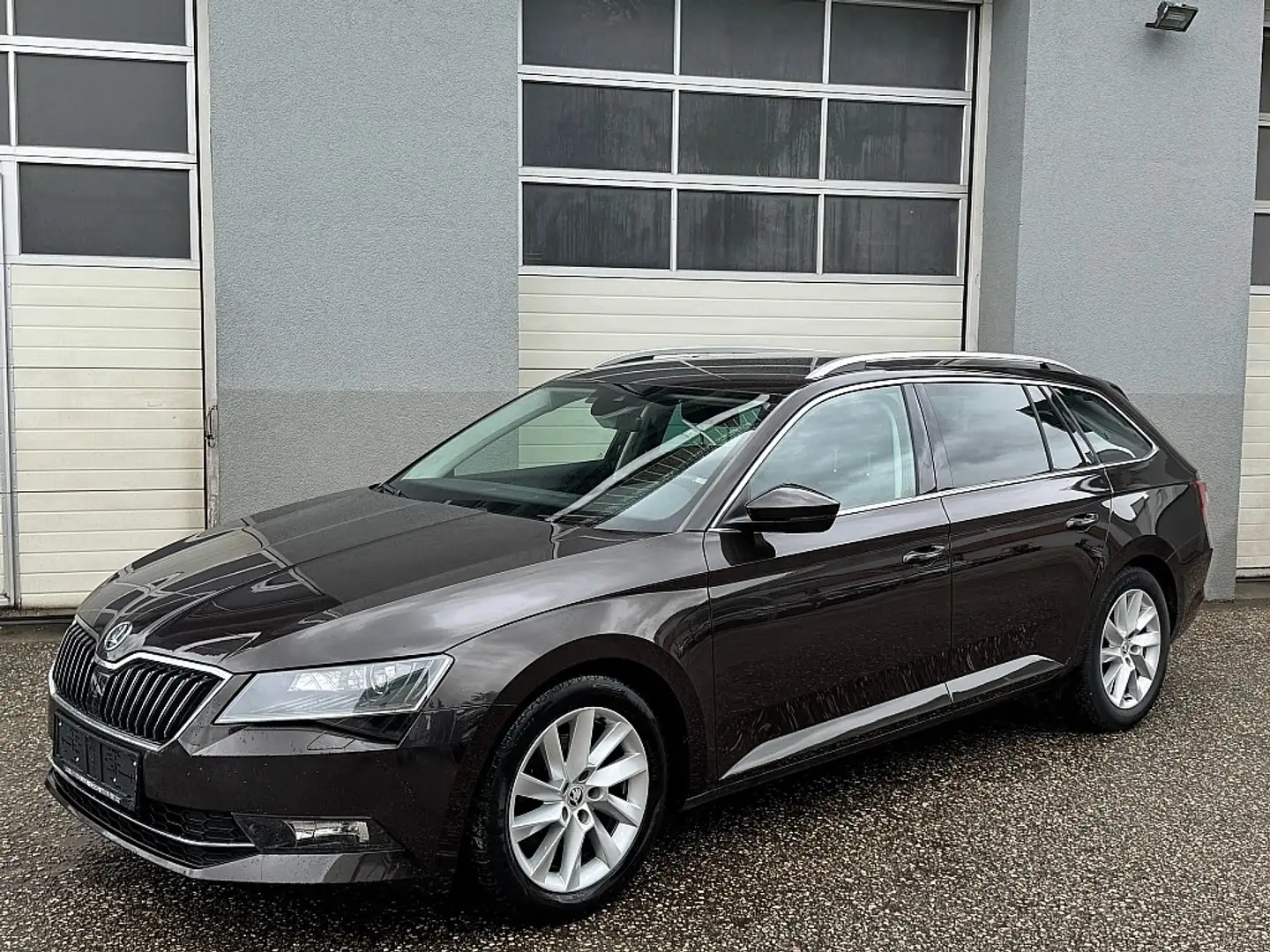 Skoda Superb Kombi 2,0 TDI 4x4 Style DSG Braun - 1