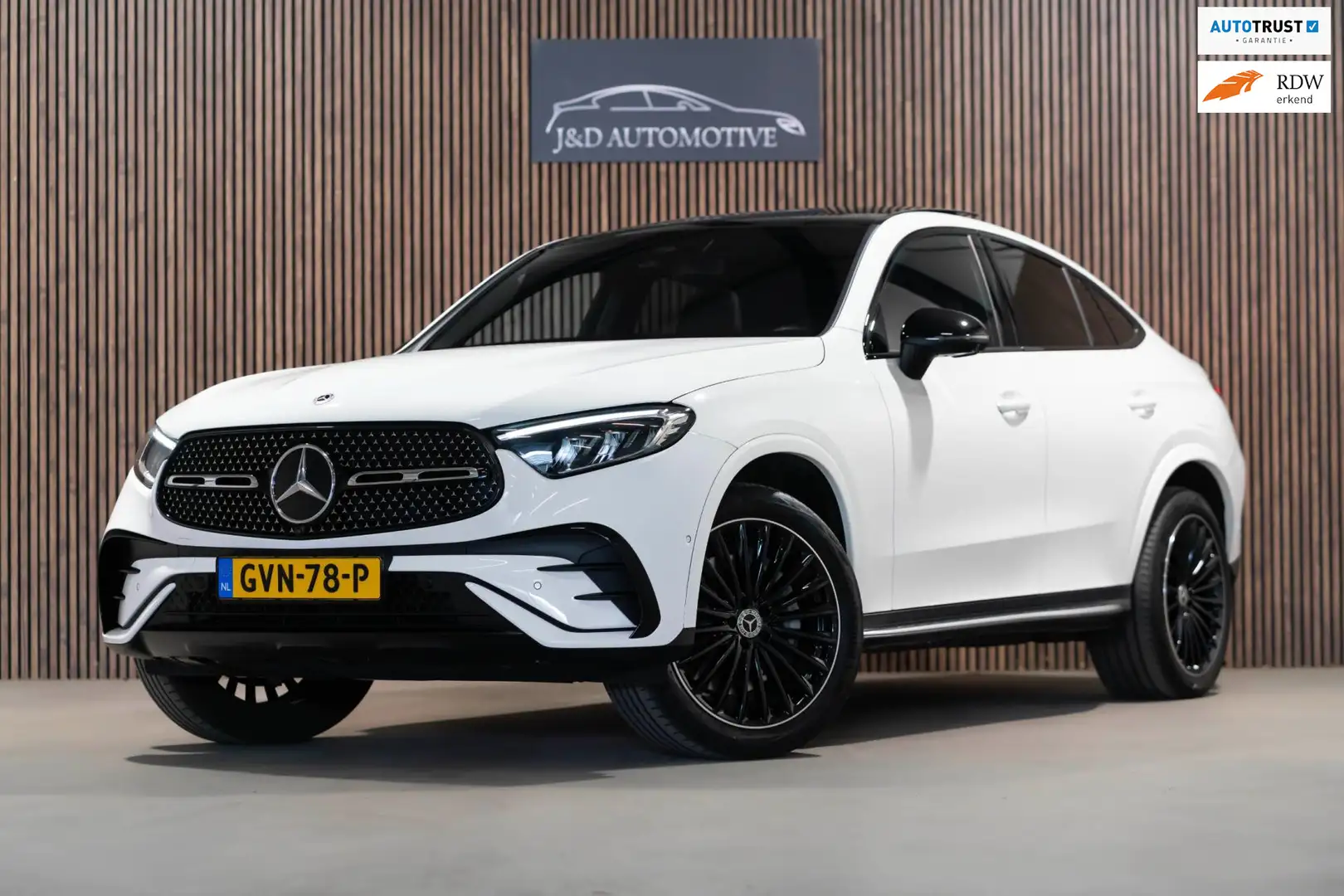 Mercedes-Benz GLC 300 Coupé 300e 4MATIC AMG Line LED PANO CAMERA KEYLESS Blanc - 1