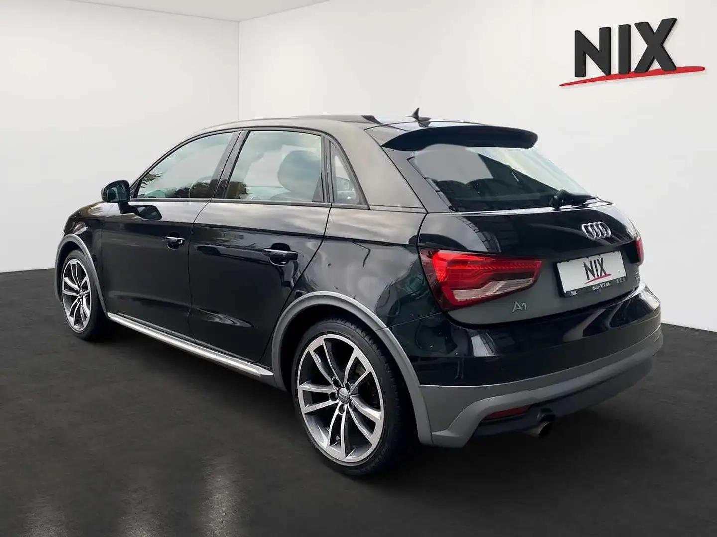 Audi A1 Sportback 1.0 TFSI basis ultra EPH Schwarz - 2