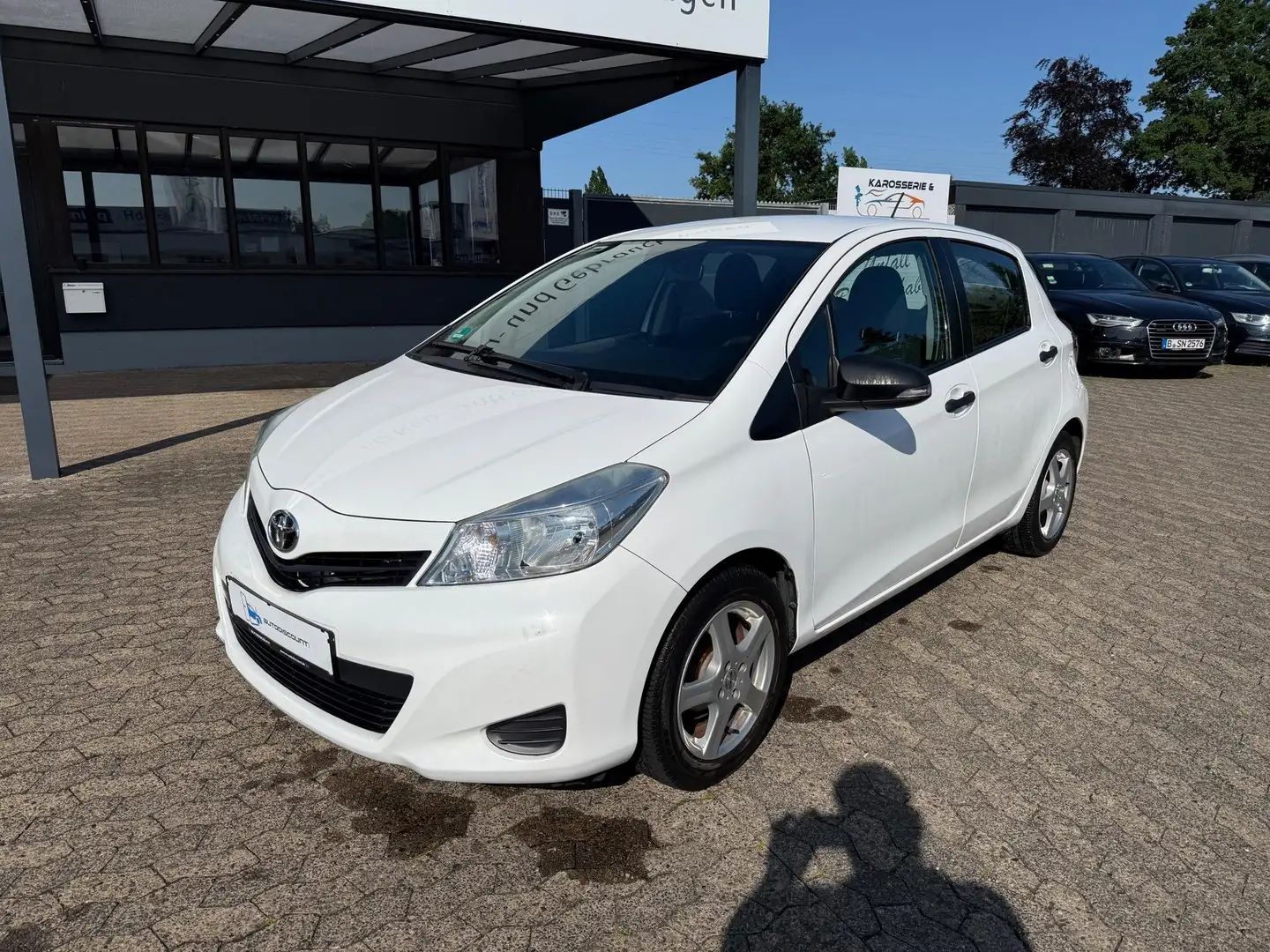 Toyota Yaris 1.0 Dual-VVTi Cool Klima SHZ 51 kW (69 PS), Sch... Weiß - 1