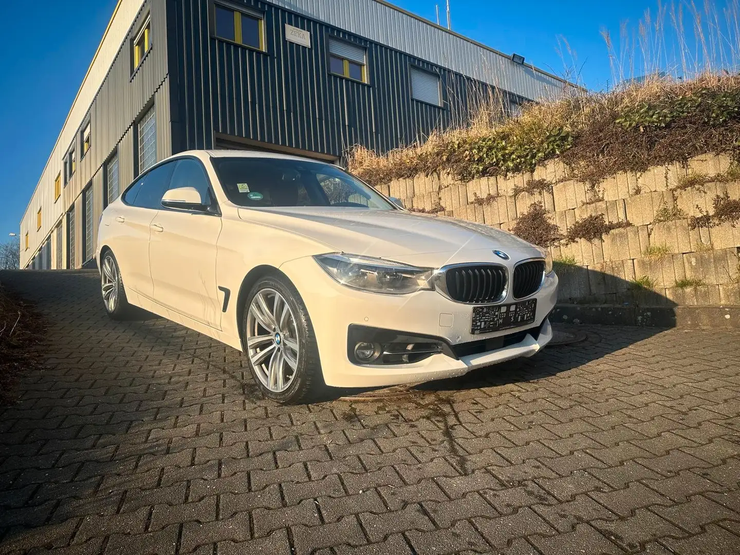 BMW 330 d*xDrive*Sport Line*GT*NAVI*LEDER White - 1