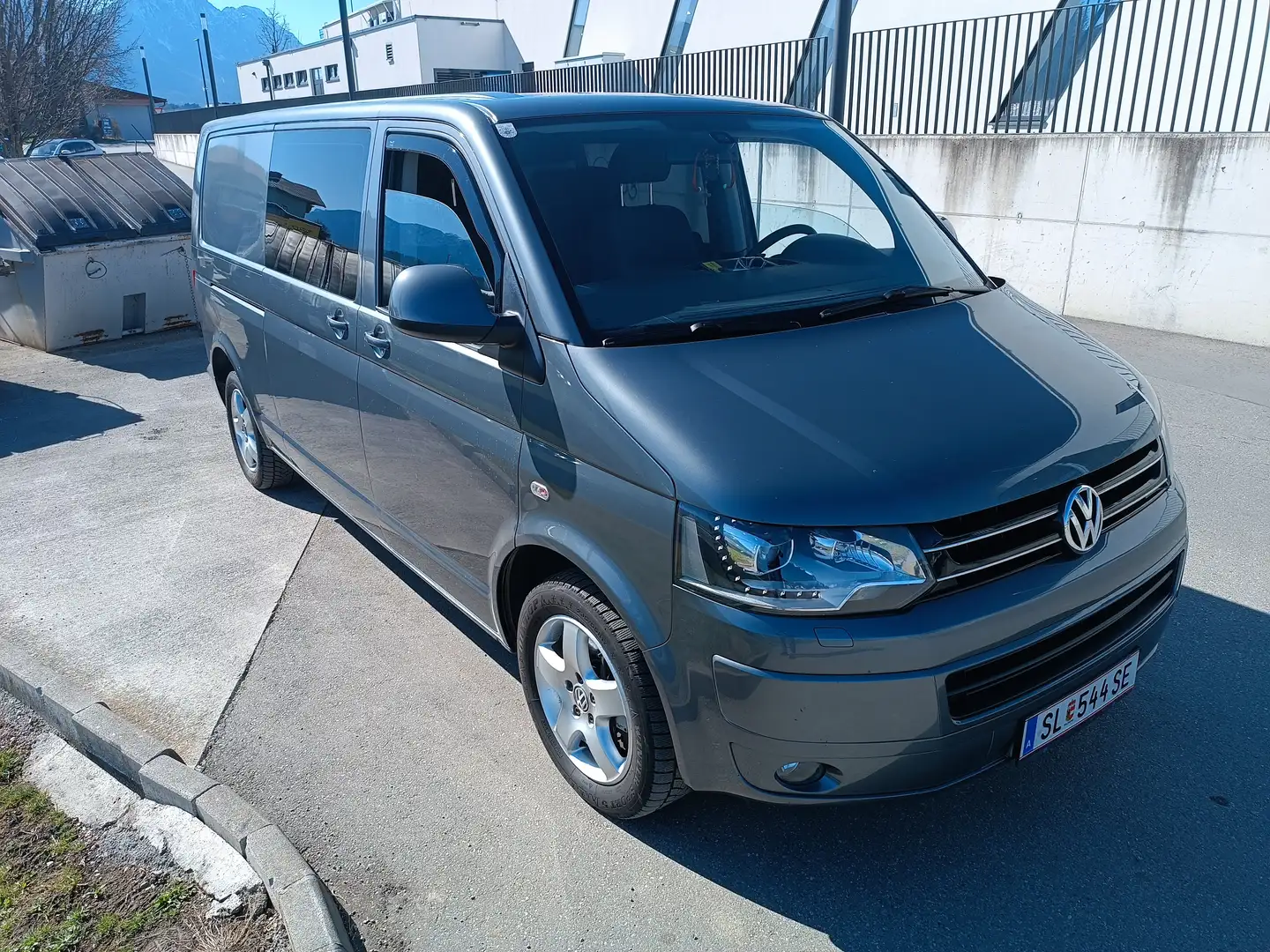 Volkswagen T5 Transporter 2,0 BiTdi 4motion LR / Neuer Motor Grau - 1