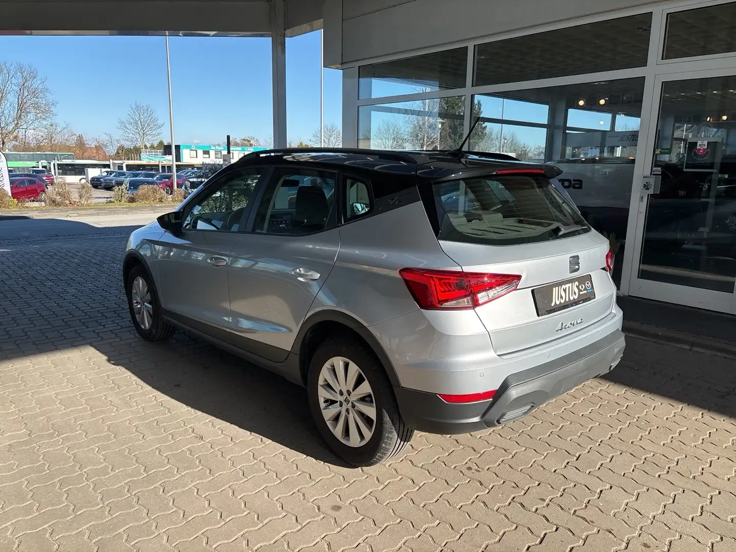 SEAT Arona 1.0 TSI DSG Style Silber - 2