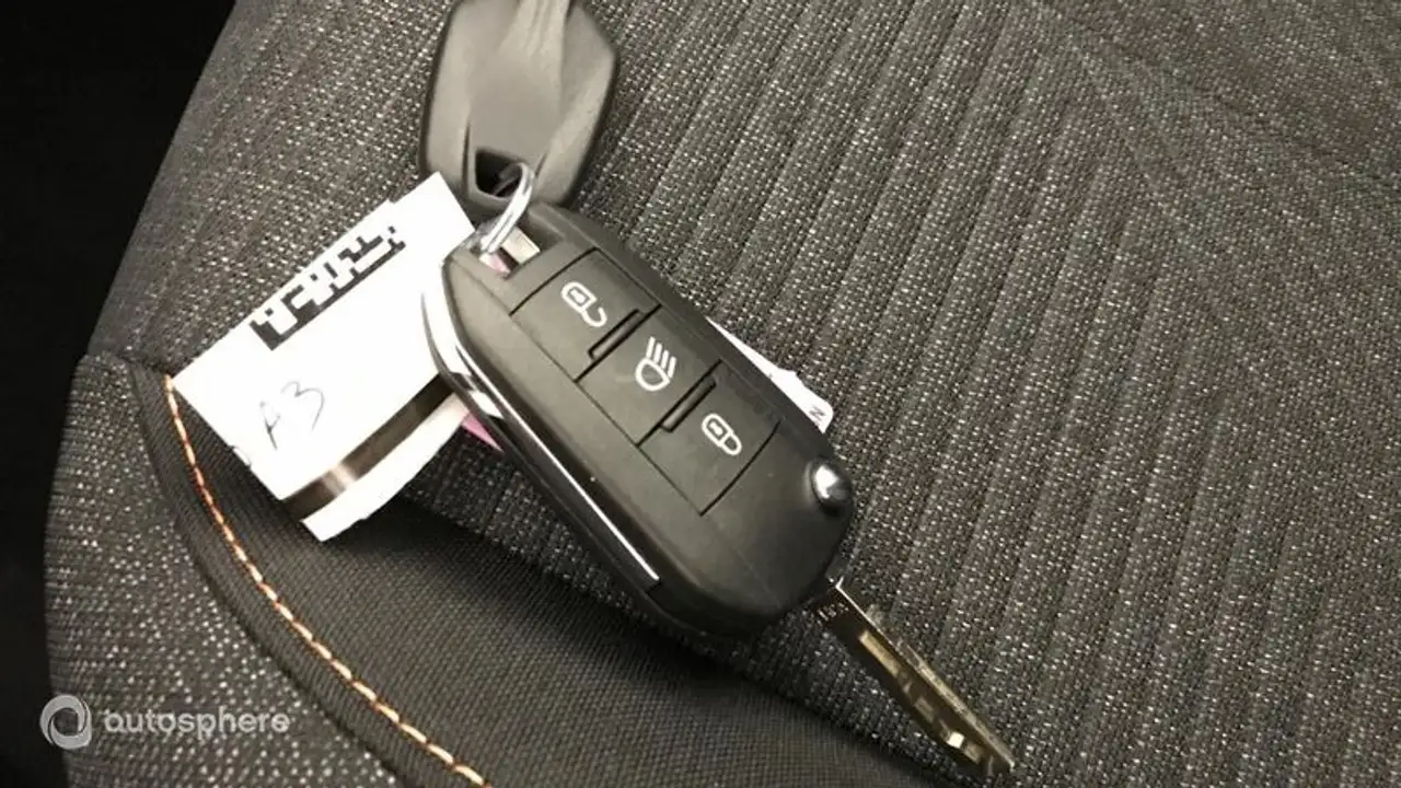Peugeot 208 208 — photo 16