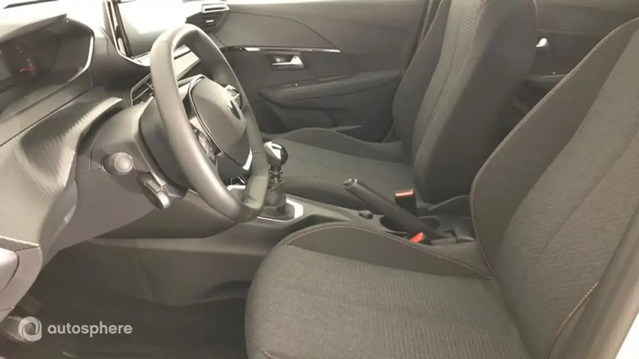 Peugeot 208 208 — photo 12