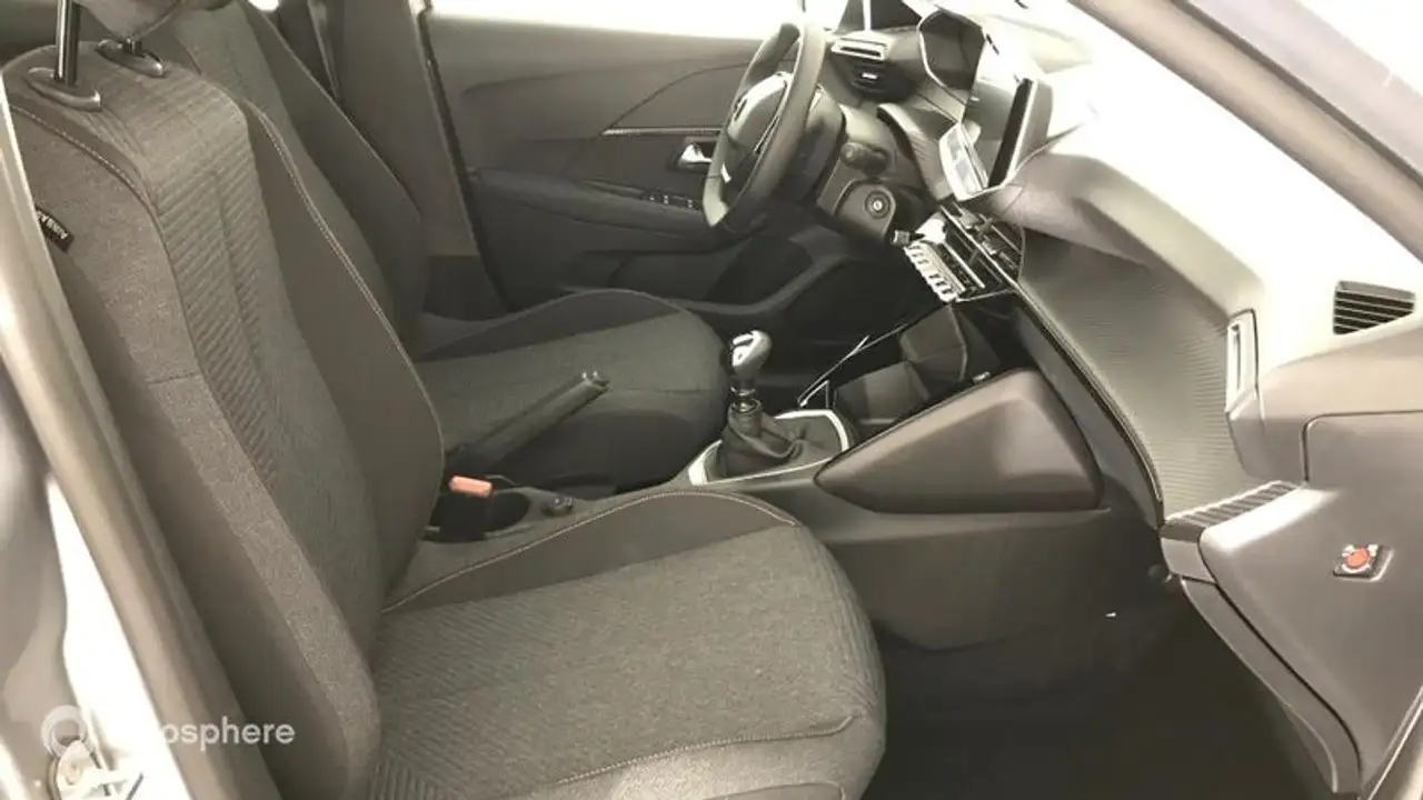 Peugeot 208 208 — photo 15