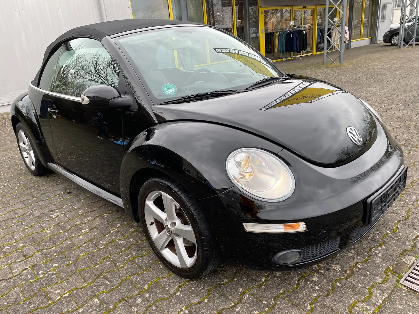 Volkswagen New Beetle 2.0/Cabrio/Automatik/Leder/TÜV 09.2025 Schwarz - 2