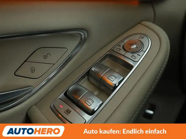 Mercedes-Benz C-Class view 24