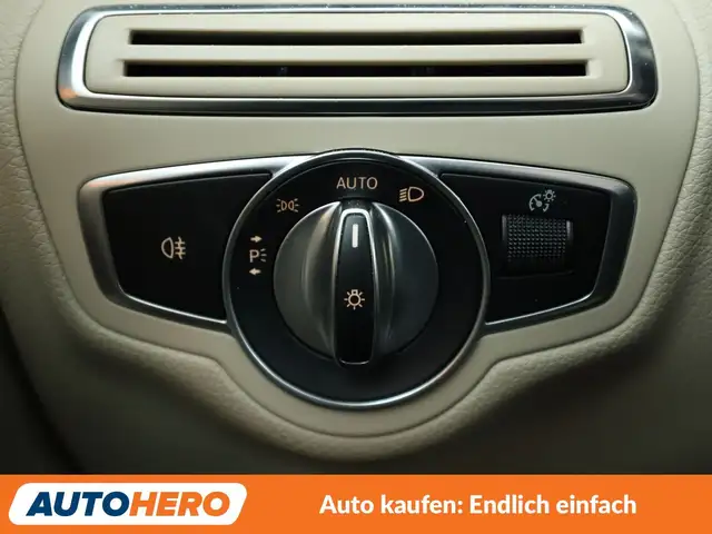 Mercedes-Benz C-Class view 26
