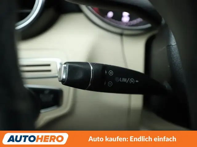 Mercedes-Benz C-Class view 27