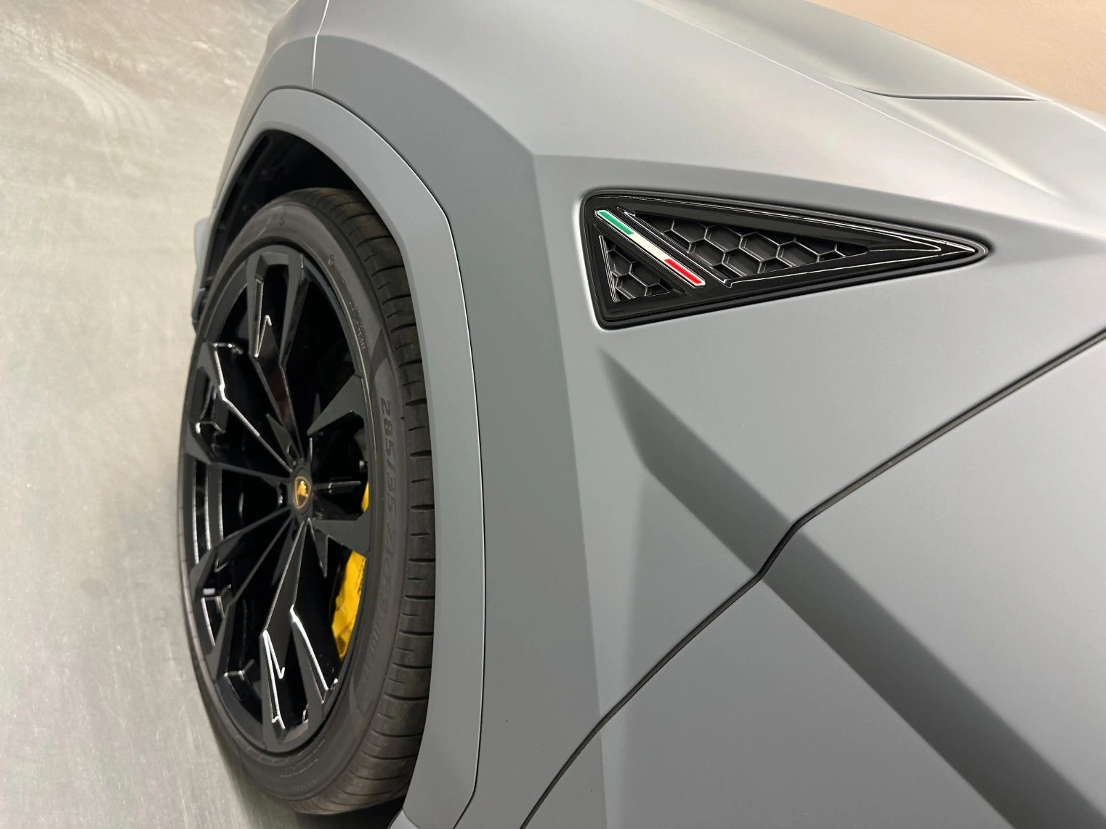 Lamborghini Urus S*GRIGIO TELESTO MATT*AKRAPOVIC*PANO*B&O*23 — photo 6