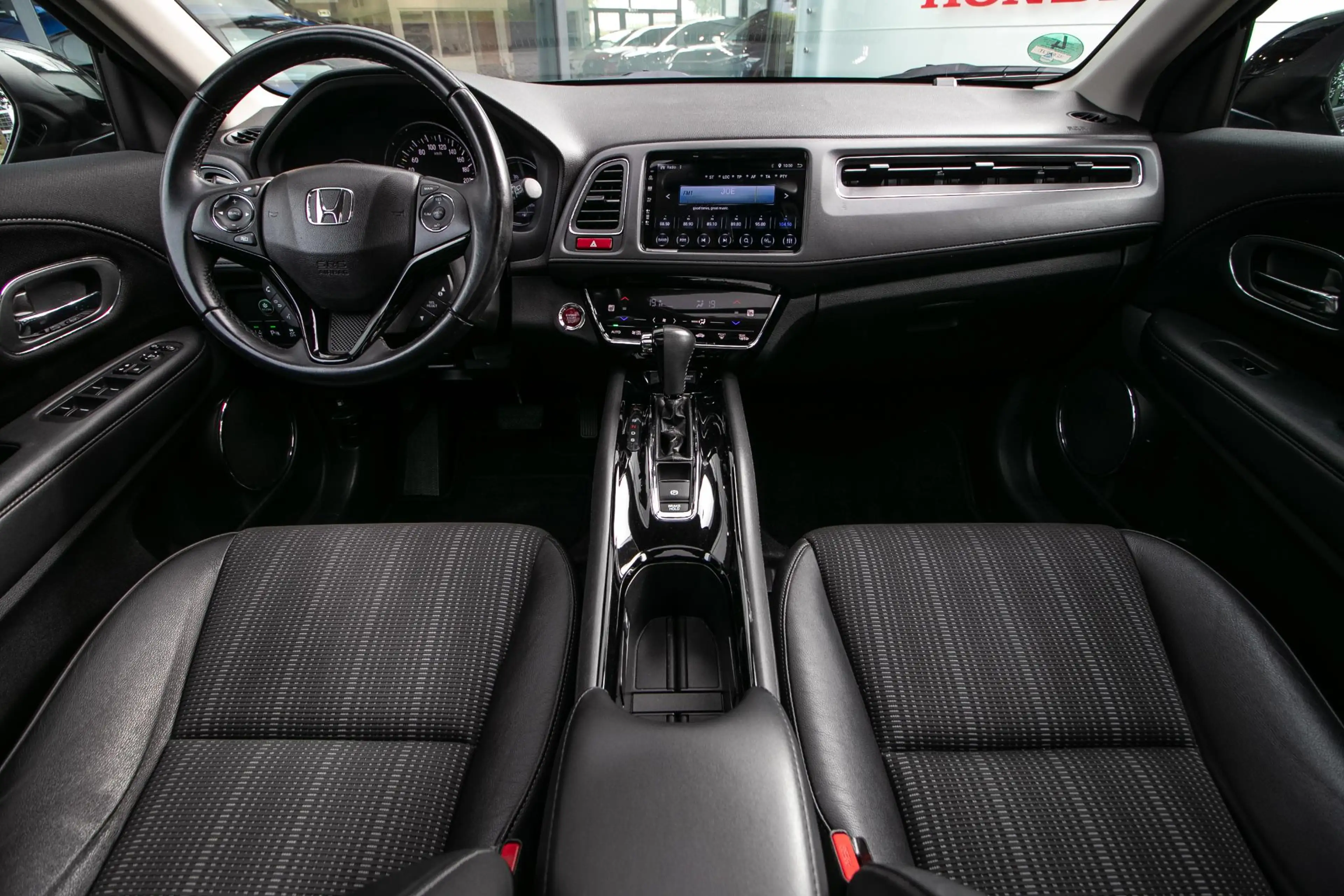 Honda HR-V 1.5 i-VTEC Executive — photo 15