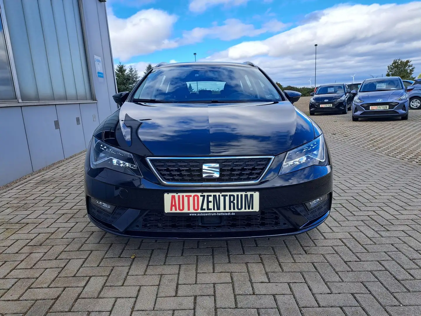 SEAT Leon Style KOMBI 2.0TDI DSG NAVI LED WINTERPAKET Noir - 2