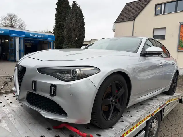 Alfa Romeo Giulia Super*2 HAND*SCHALTER*TURBOSCHADEN*