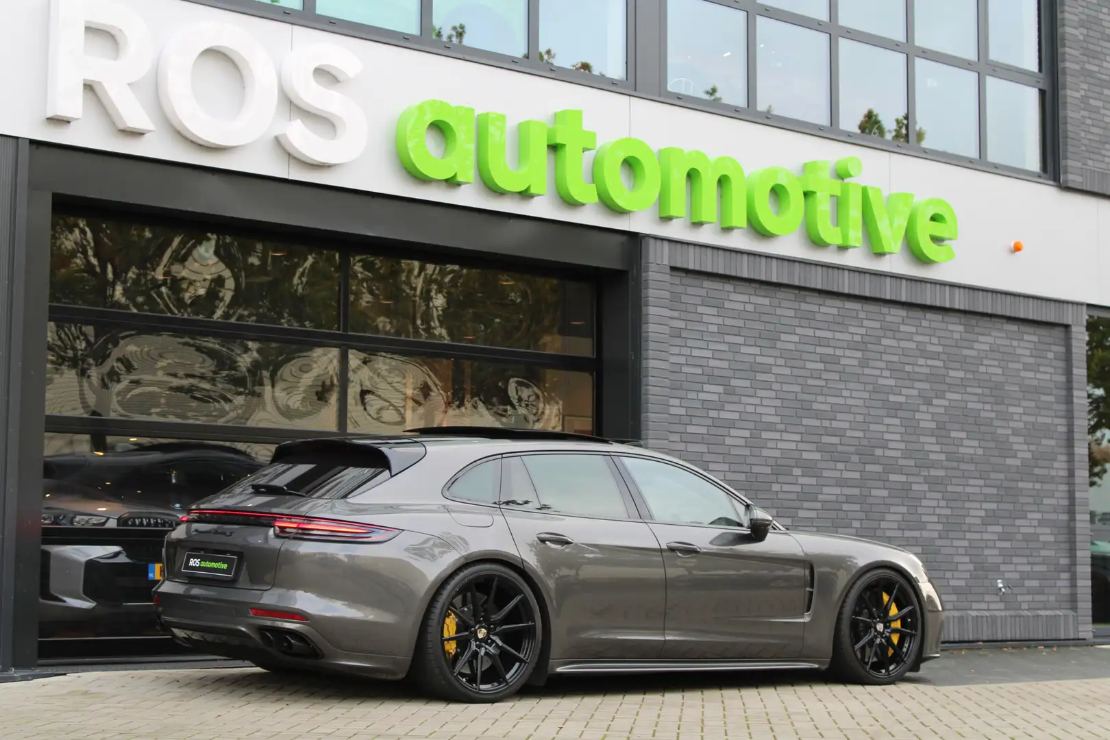 Porsche Panamera Sport Turismo 4.0 Turbo S E-Hybrid | NAP | FRONT X Grau - 2
