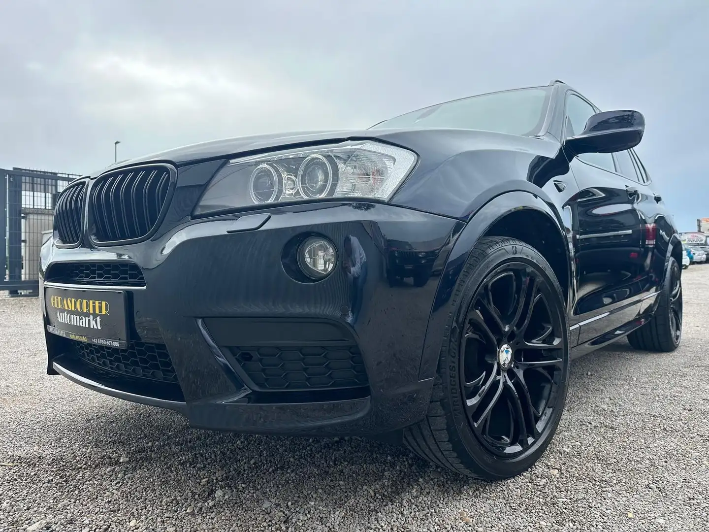 BMW X3 xDrive 20 d Aut. M-Paket Schwarz - 2