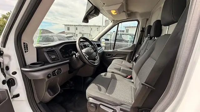 Ford Transit view 4