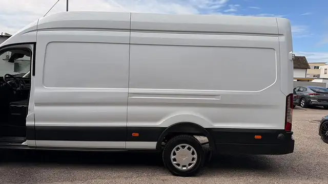 Ford Transit view 19